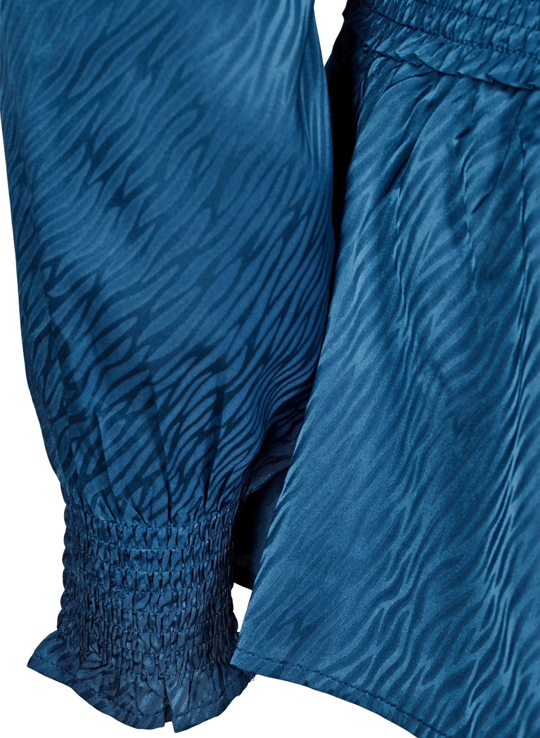 ZizziTone-on-tone blouse met smock patroon, Midnight, Packshot image number 3