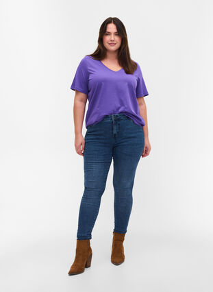 T-shirt en coton bio à col V, Ultra Violet, Model image number 2