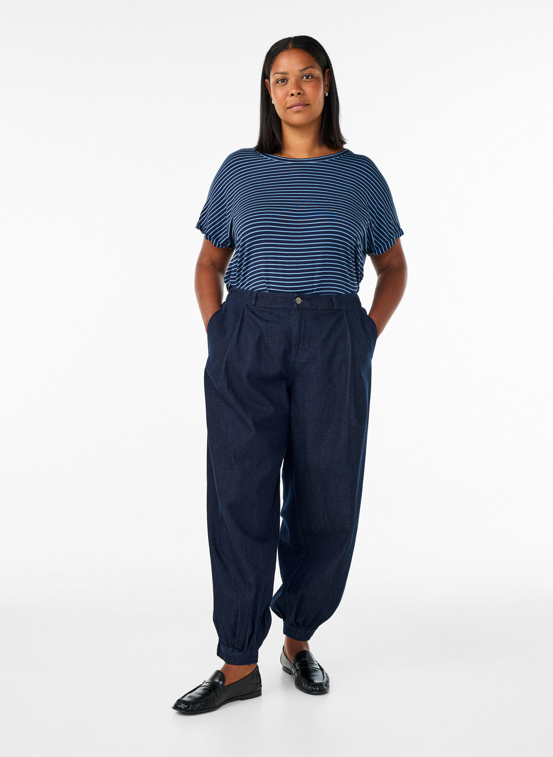 ZizziT-shirt ray&eacute; en viscose avec un col rond, Bleu, Model image number 1