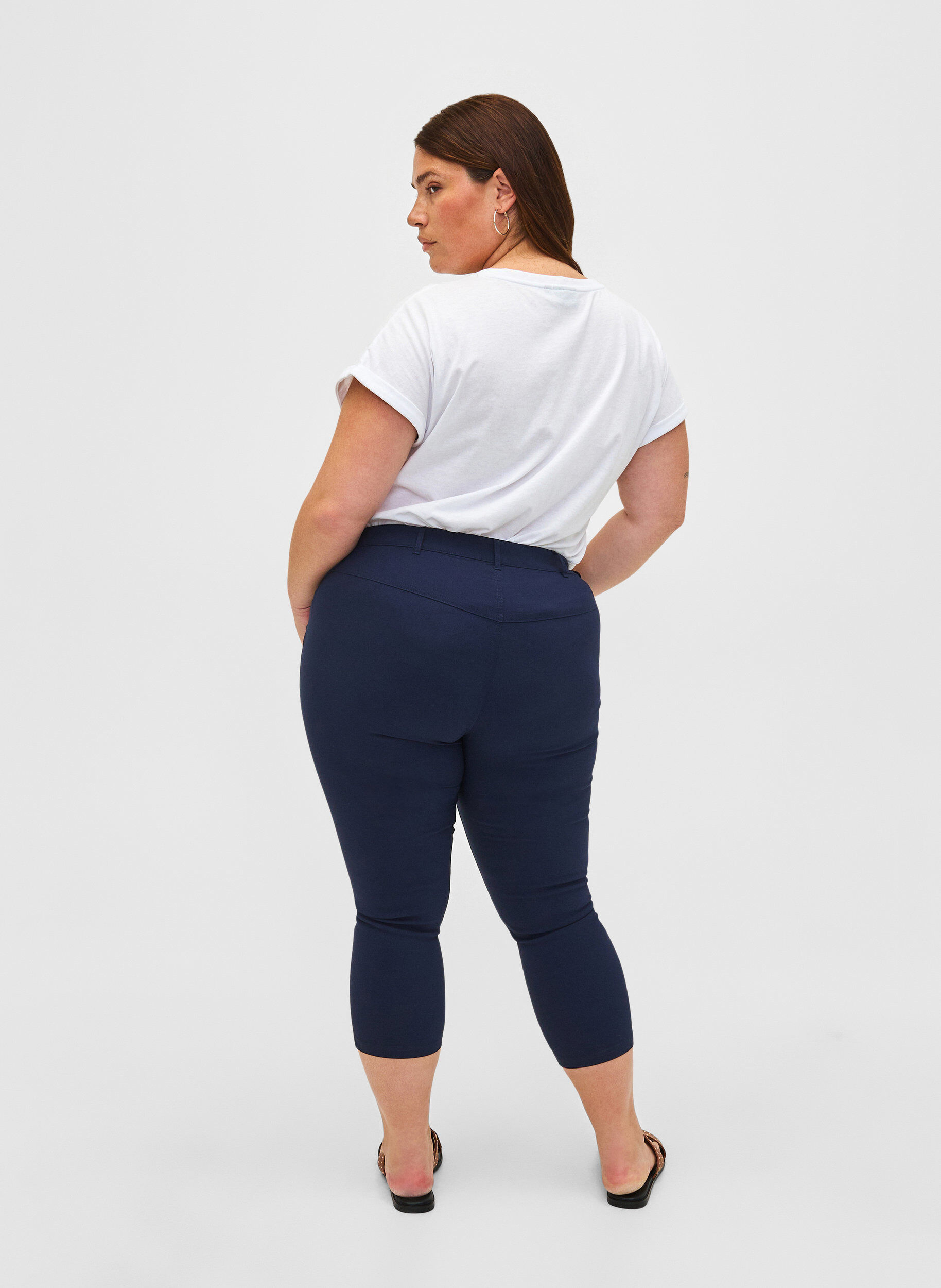 ZizziNauwsluitende capri broek in viscosemix, Blauw, Model image number 1