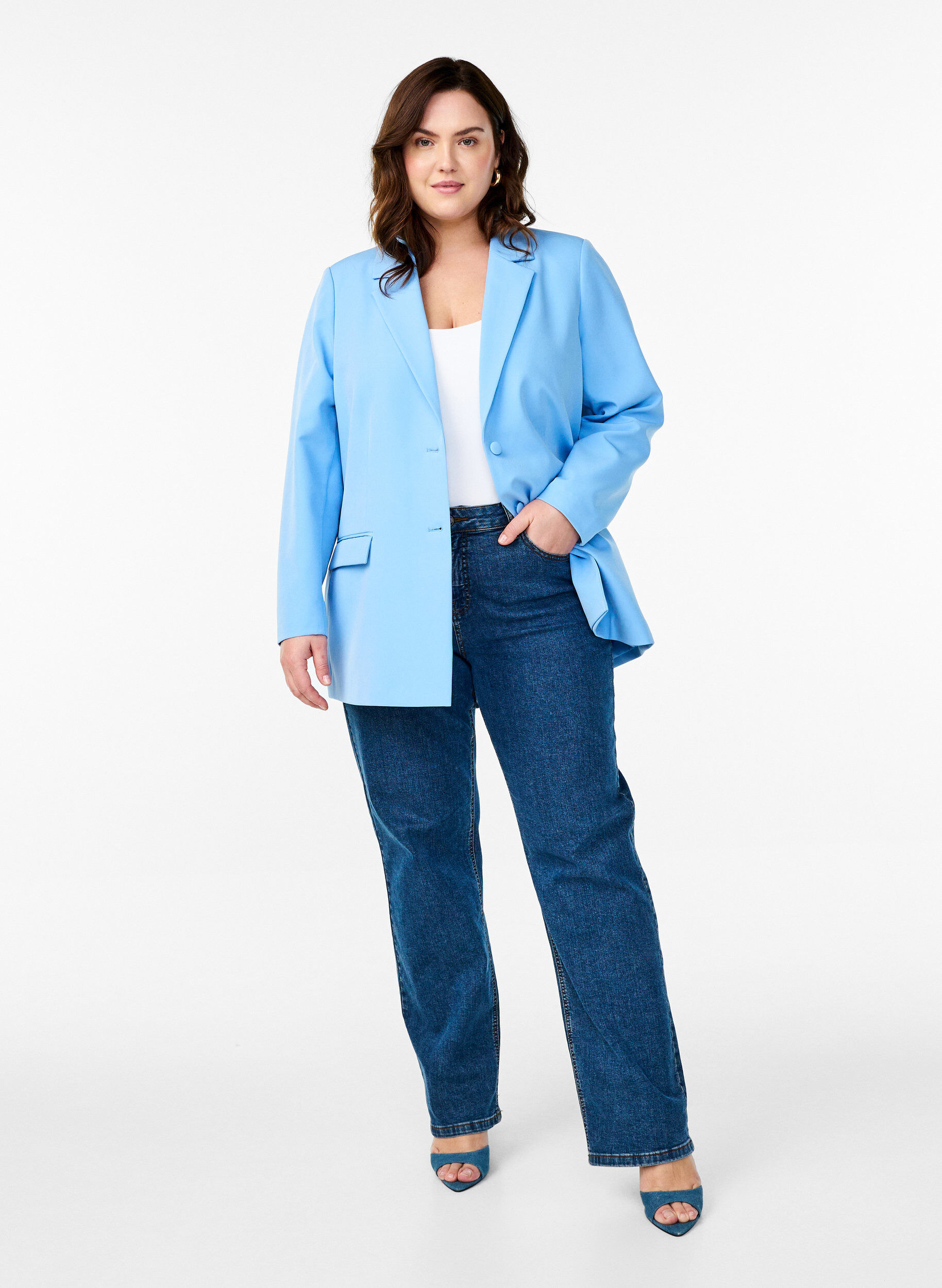 Zizzi Blazer classique avec fermeture boutonn&eacute;e, Bleu Clair, Model image number 1