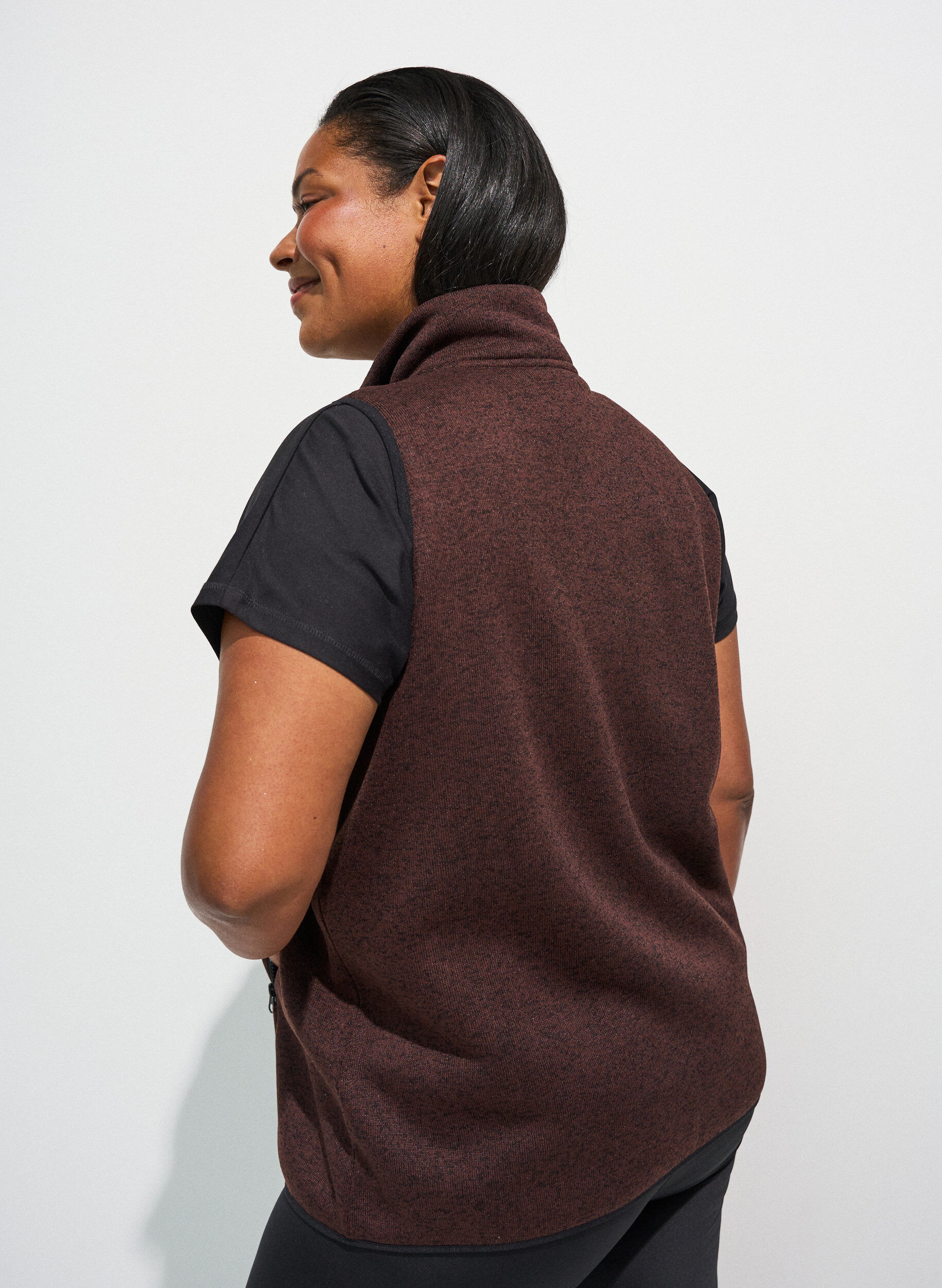 ZizziVest met hoge hals en ritssluiting, Bruin, Model image number 1