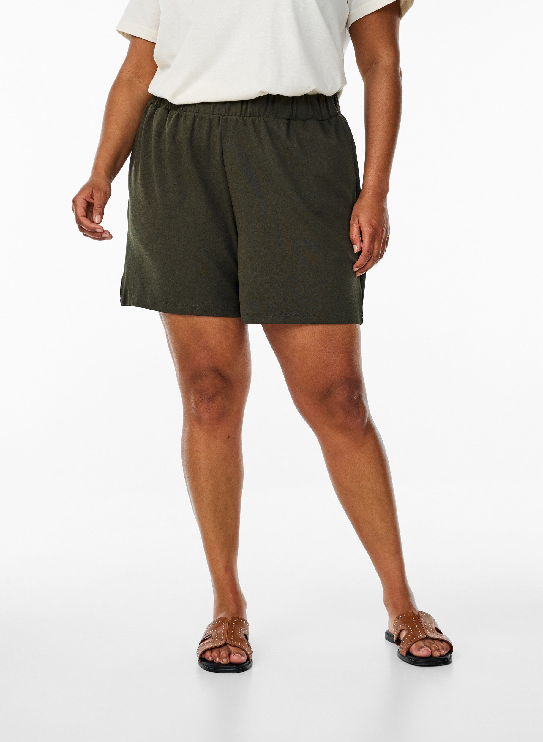 Zizzi Shorts amples avec des poches, Vert, Model image number 2