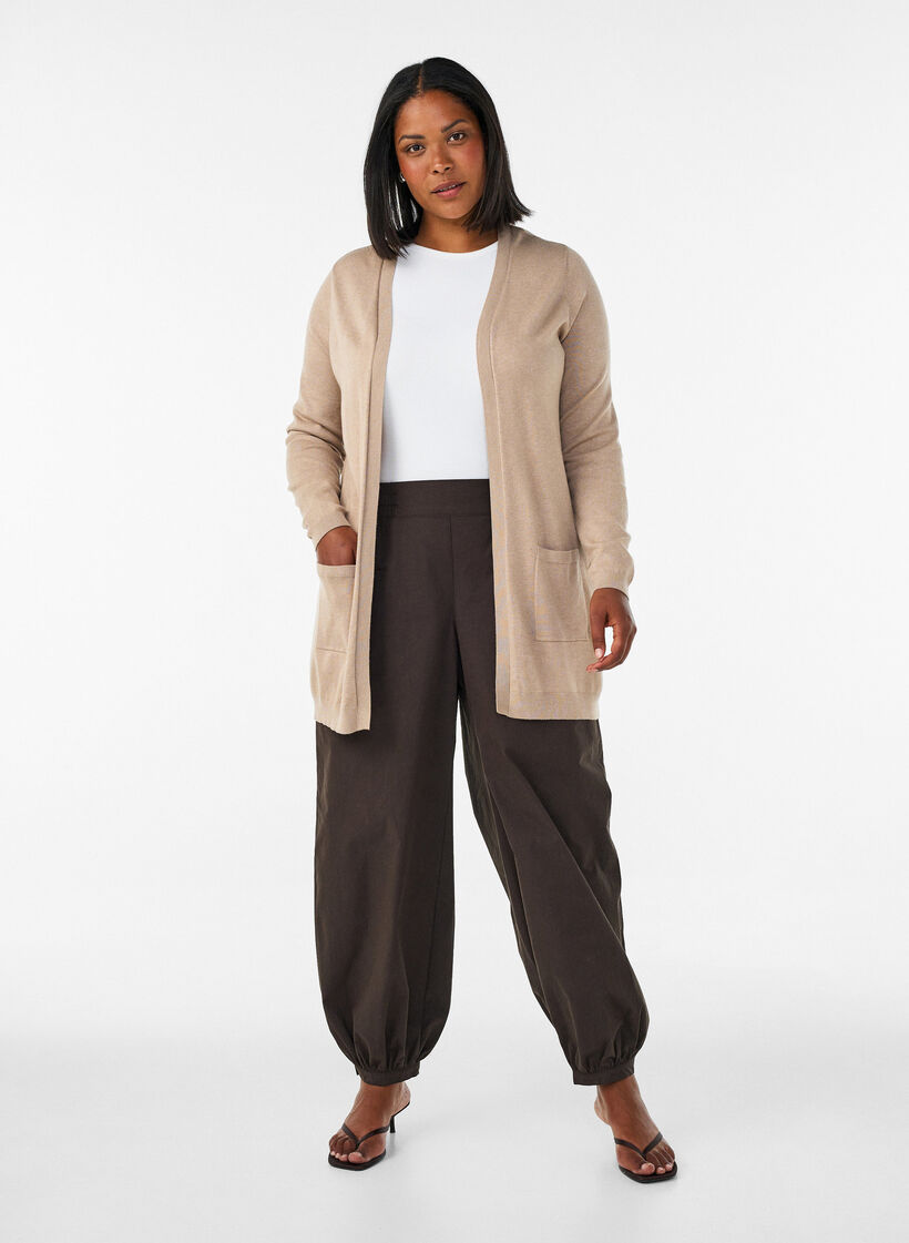 Long cardigan tricot&eacute; dans un m&eacute;lange de viscose, Beige, Model image number 1