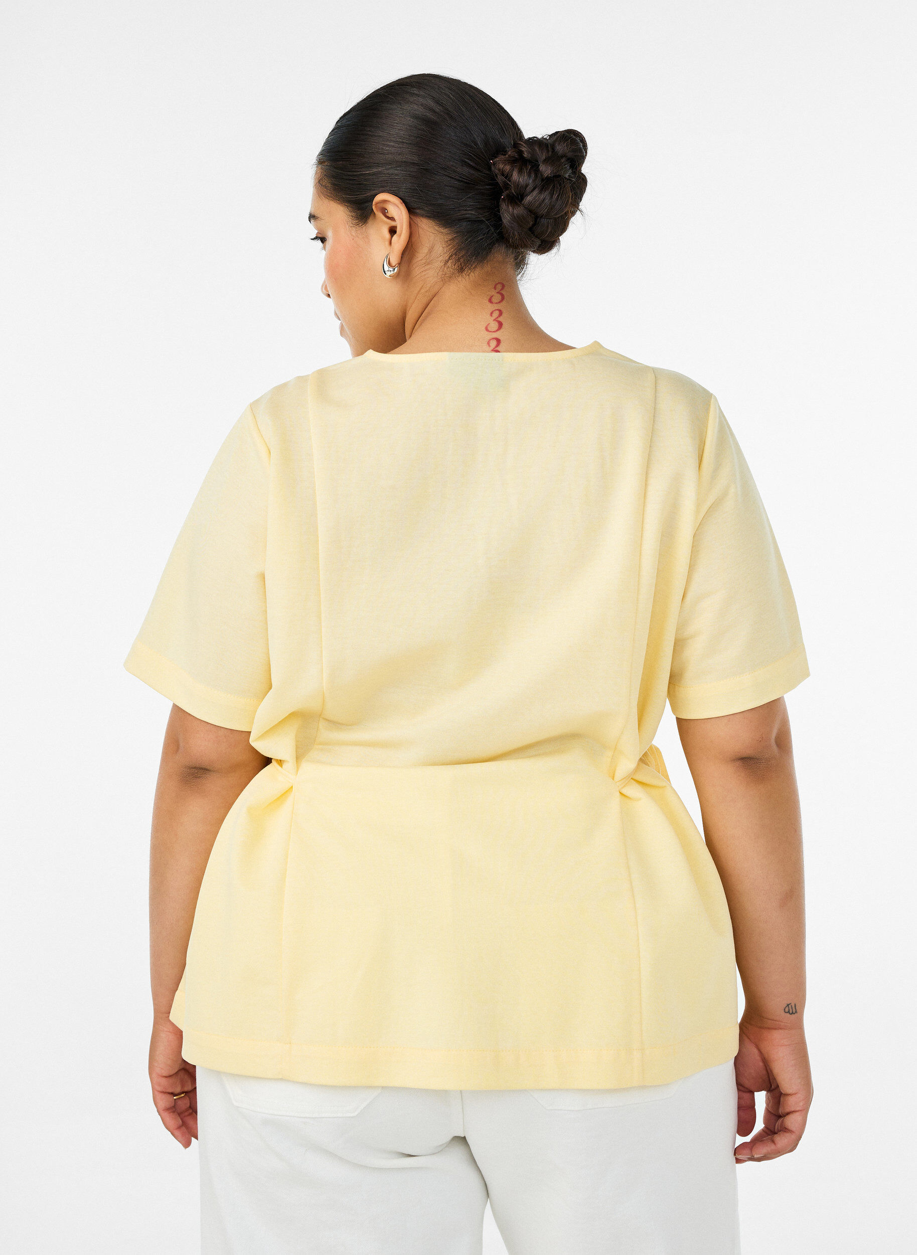 ZizziBlouse in een katoenmix met V-hals en striklint, Geel, Model image number 2