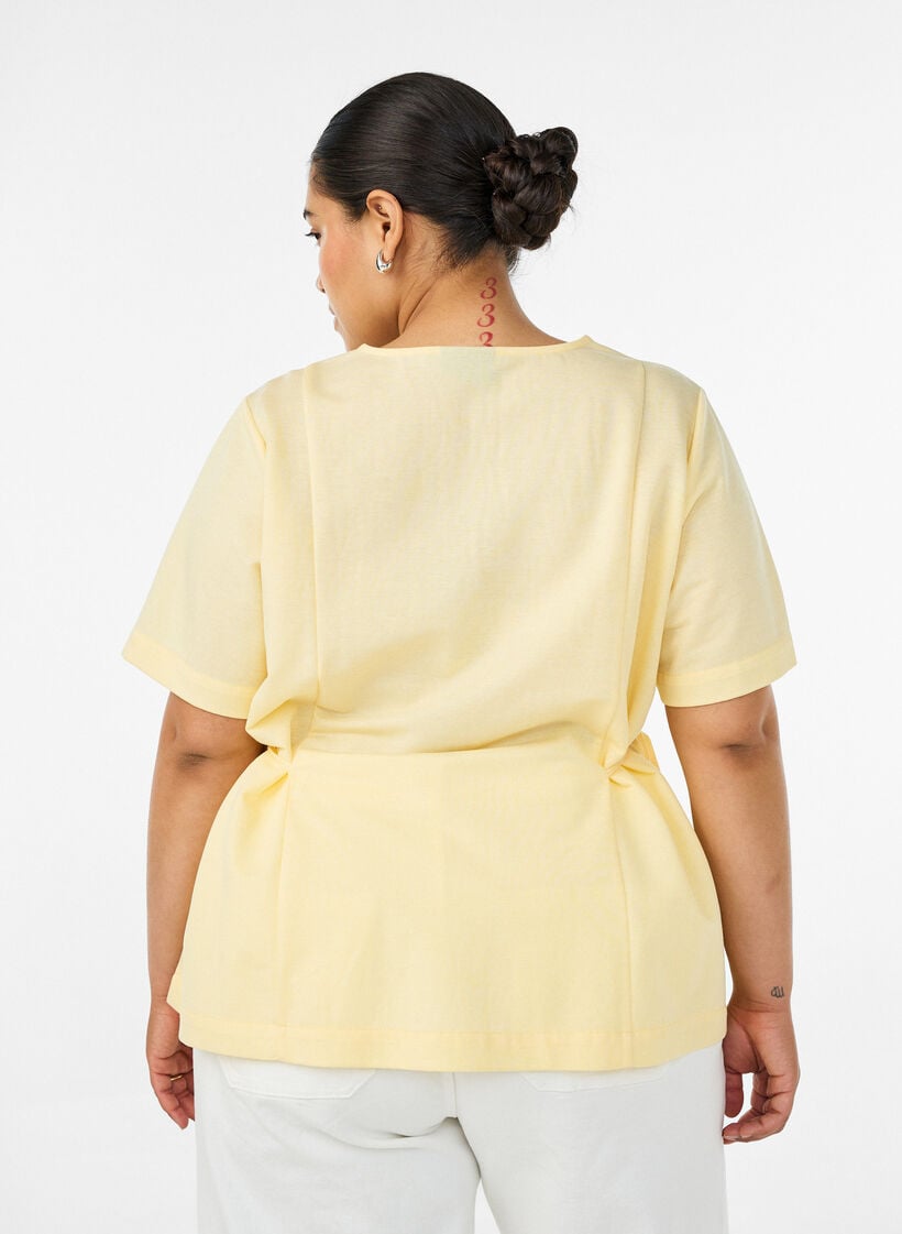 Blouse in een katoenmix met V-hals en striklint, Geel, Model image number 2
