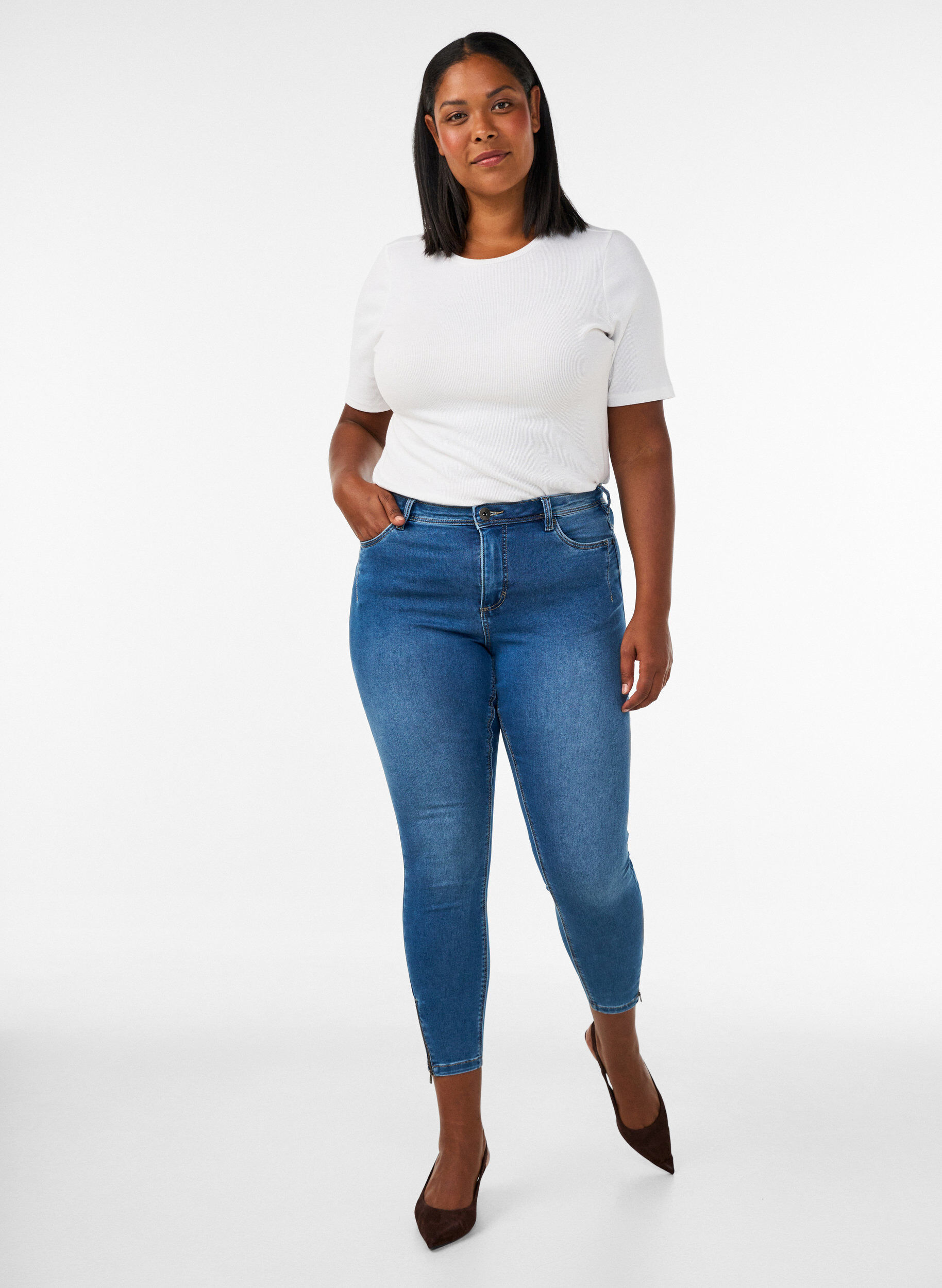 Gecropte Amy jeans met ritssluiting details, Blauw, Model