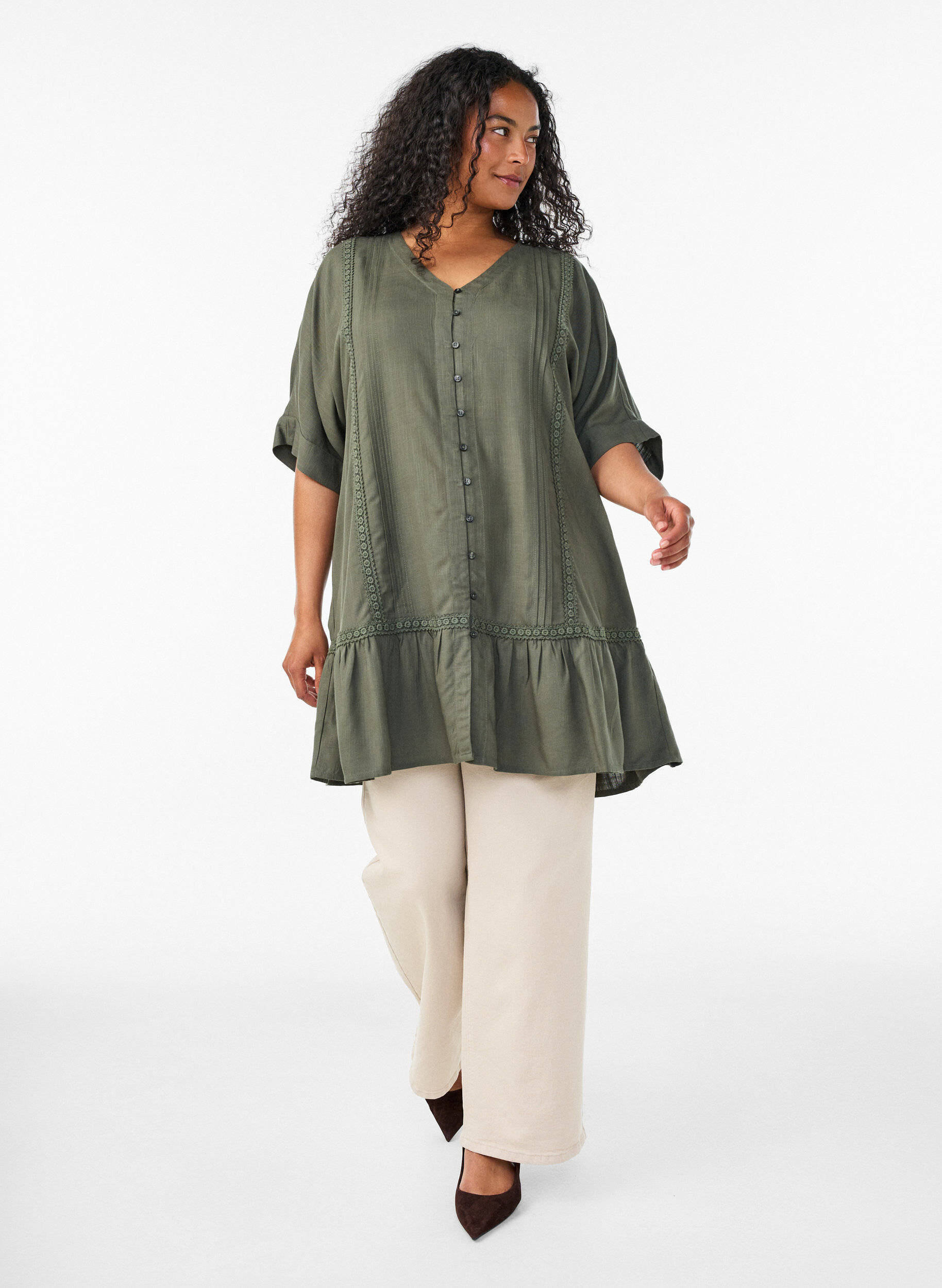 ZizziViscose tuniek met knopen en rucherand, Groen, Model image number 1