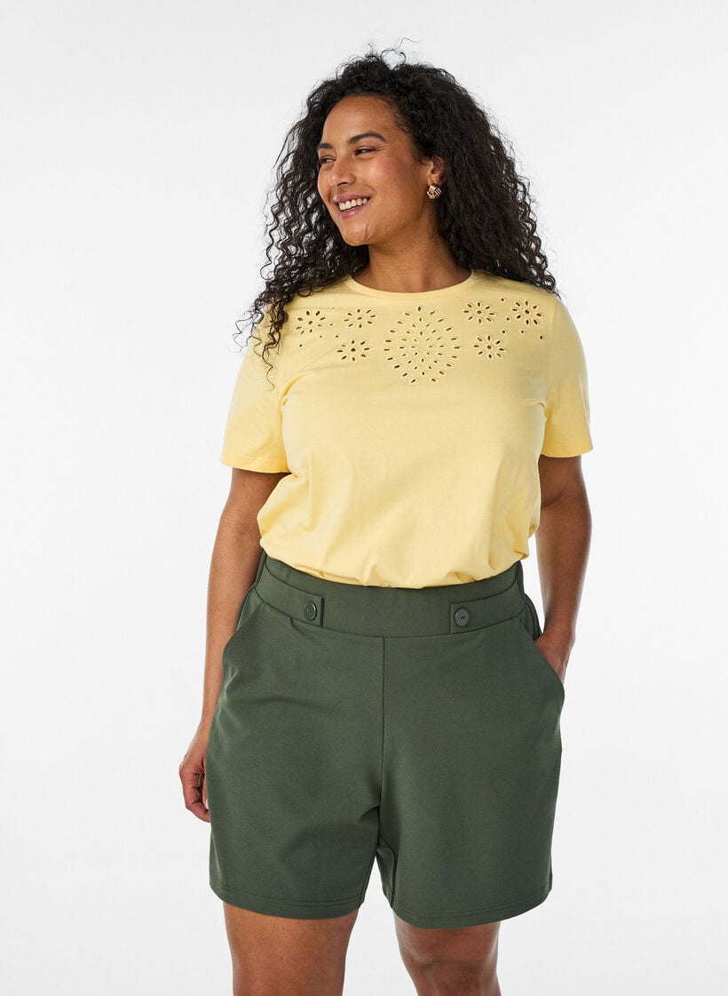 Korte broek met zakken en losse pasvorm, Groen, Model image number 0