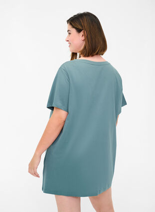 T-shirt de nuit surdimensionné en coton bio, Balsam Green, Model image number 1