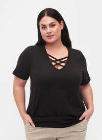 T-shirt avec col en V et détail croisé, Black, Model