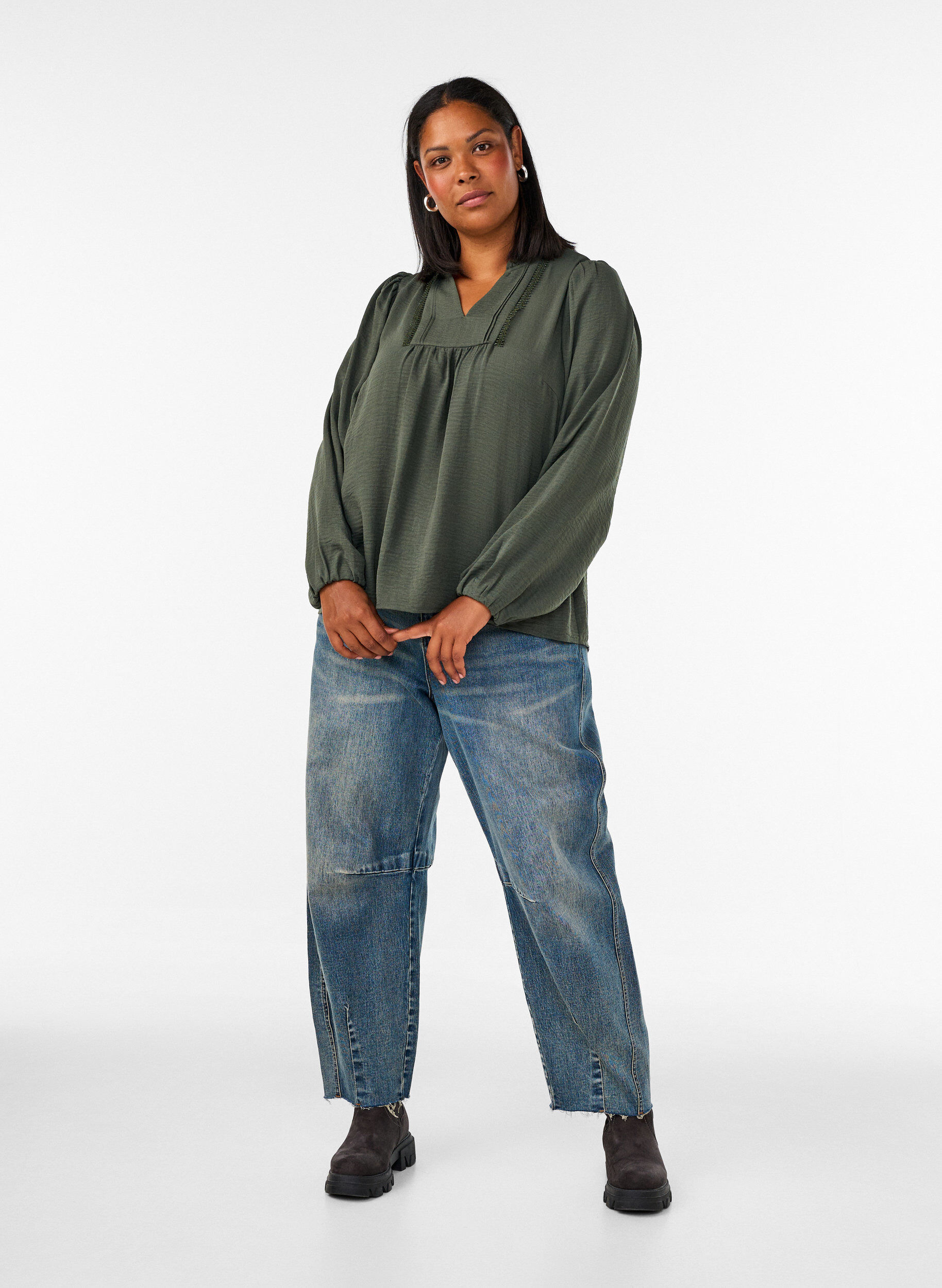 ZizziBlouse met V-hals en gehaakte sierband, Groen, Model image number 1