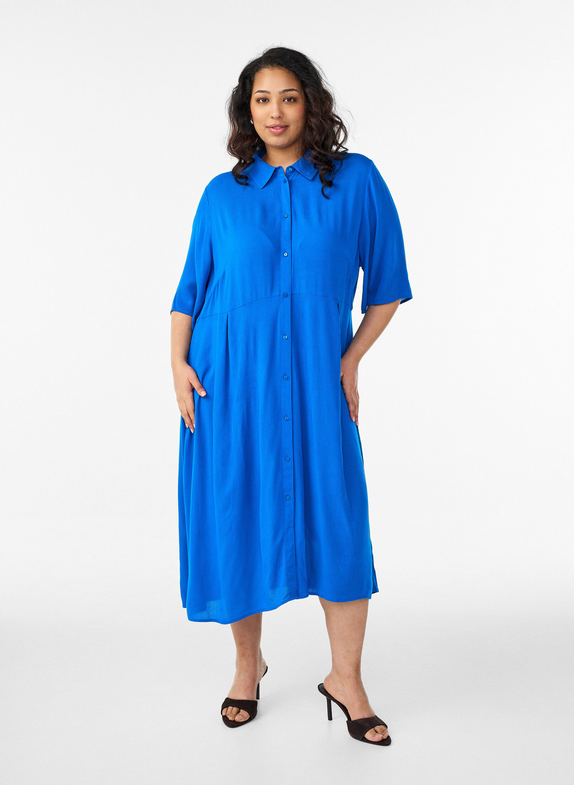 Zizzi Robe chemise mi-longue &agrave; manches courtes, Bleu, Model image number 0