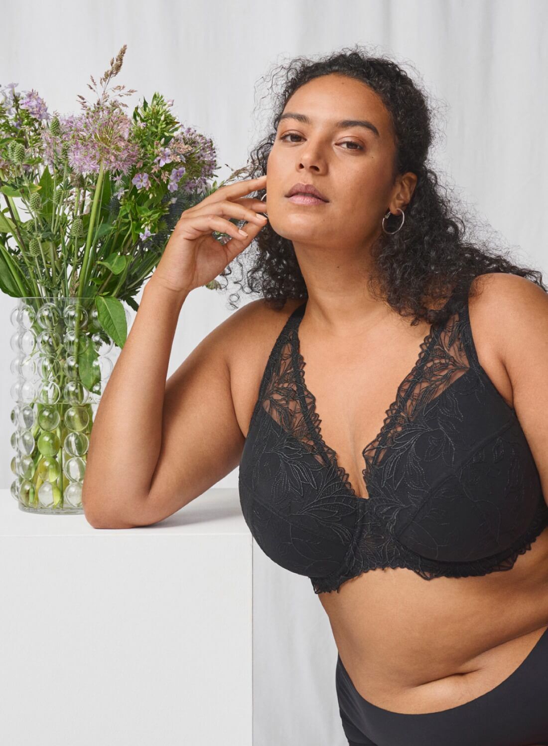 ZizziGevoerde kanten bh met naadloze g-string, , Model