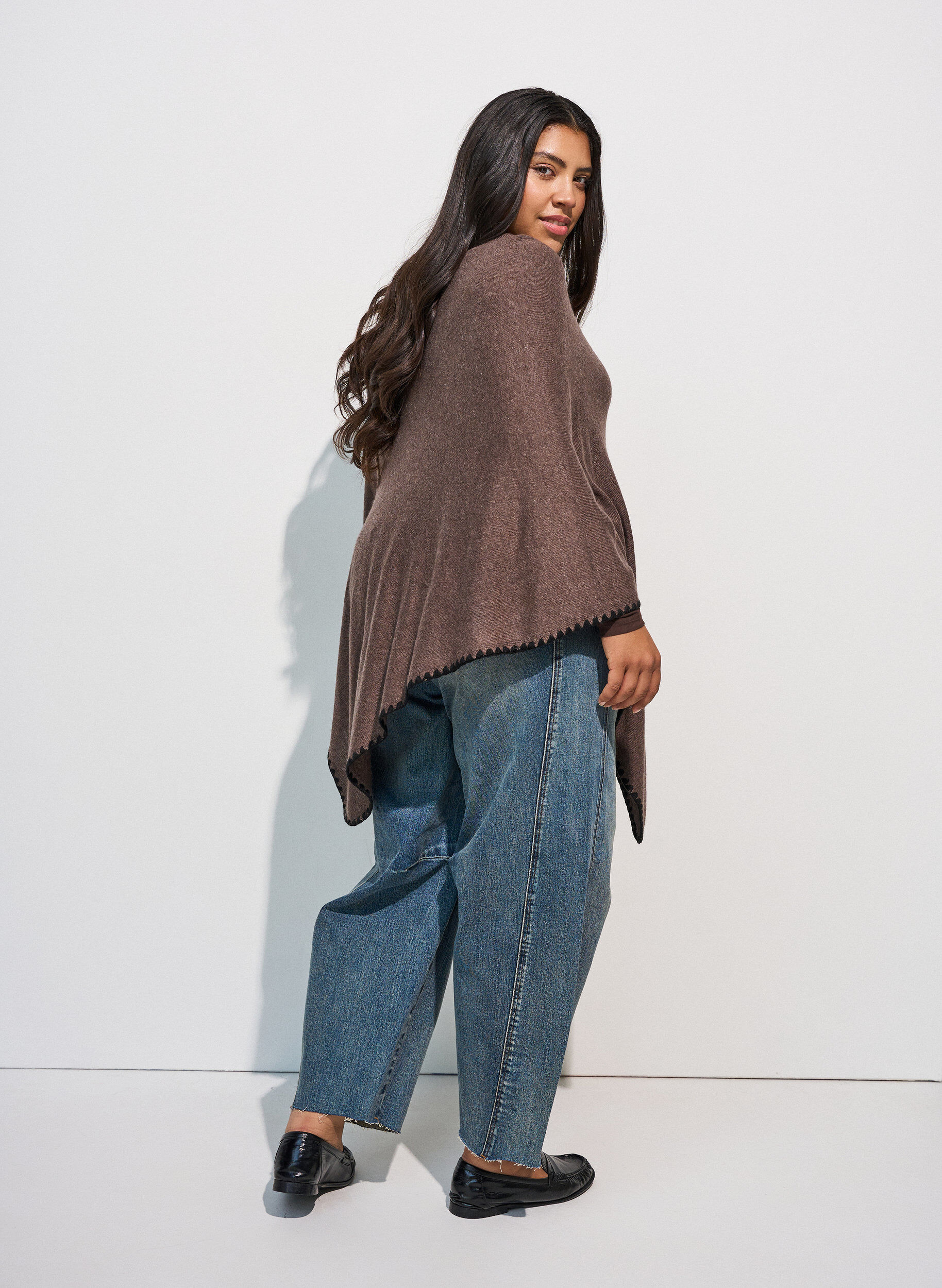 ZizziFijngebreide poncho, Bruin, Model image number 2