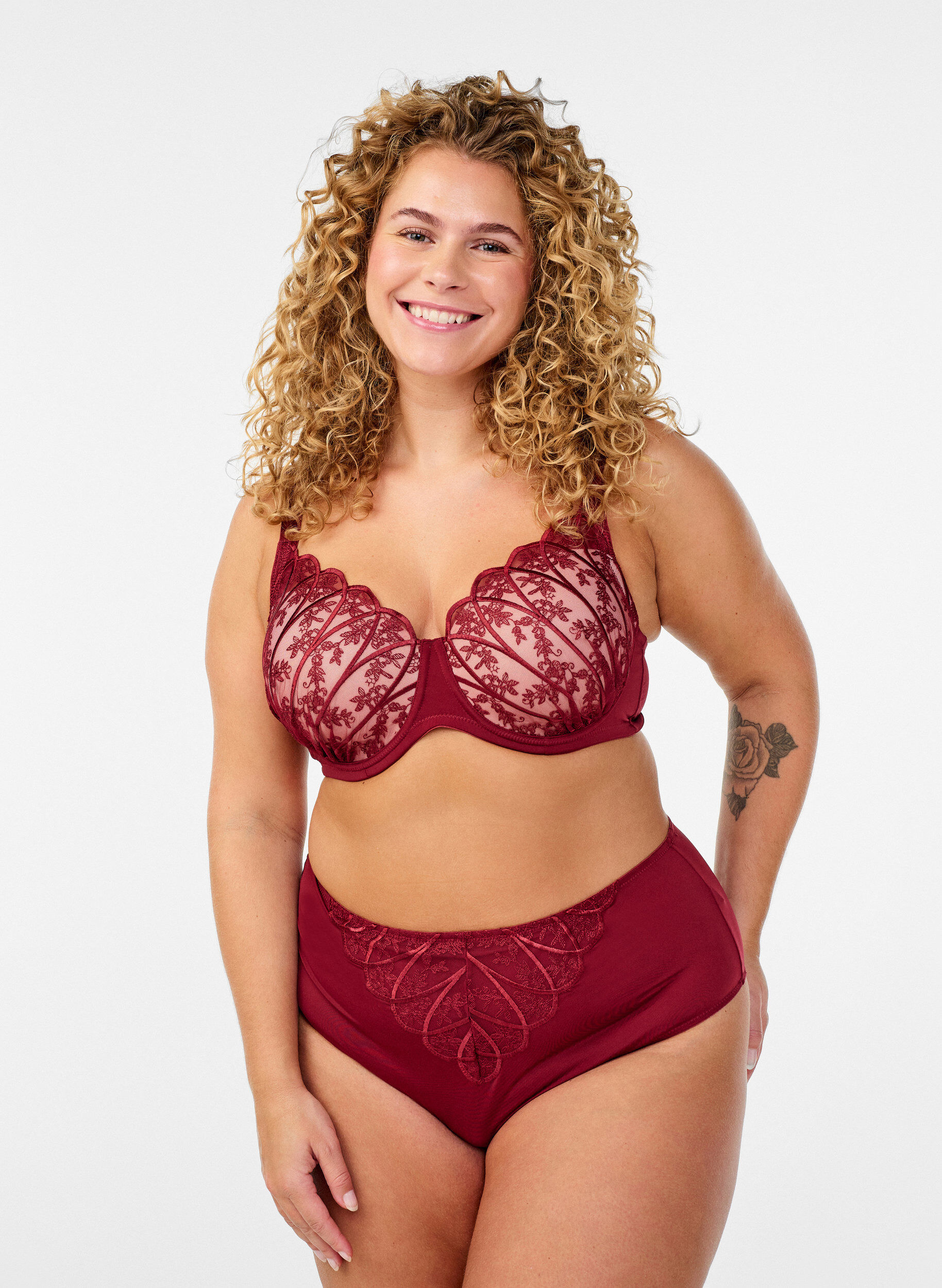 Zizzi Soutien-gorge avec dentelle brod&eacute;e et bonnets moul&eacute;s, Bordeaux fonc&eacute;, Model image number 1