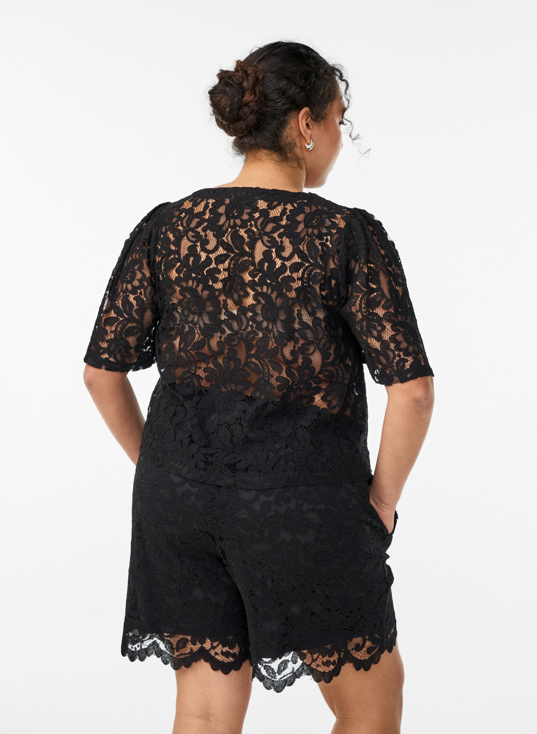 ZizziShort en dentelle taille haute avec poches, Noir, Model image number 2