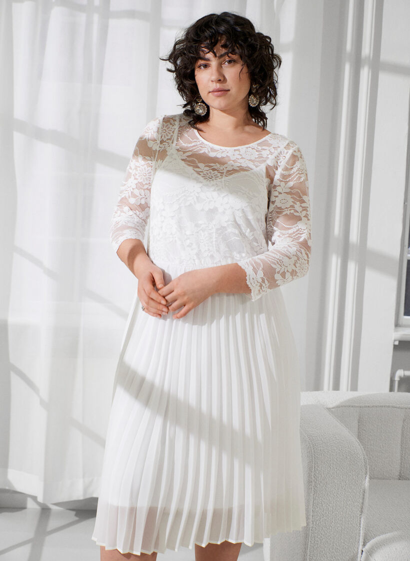 Robe plissée avec dentelle et manches 3/4, Bright White, Image image number 0