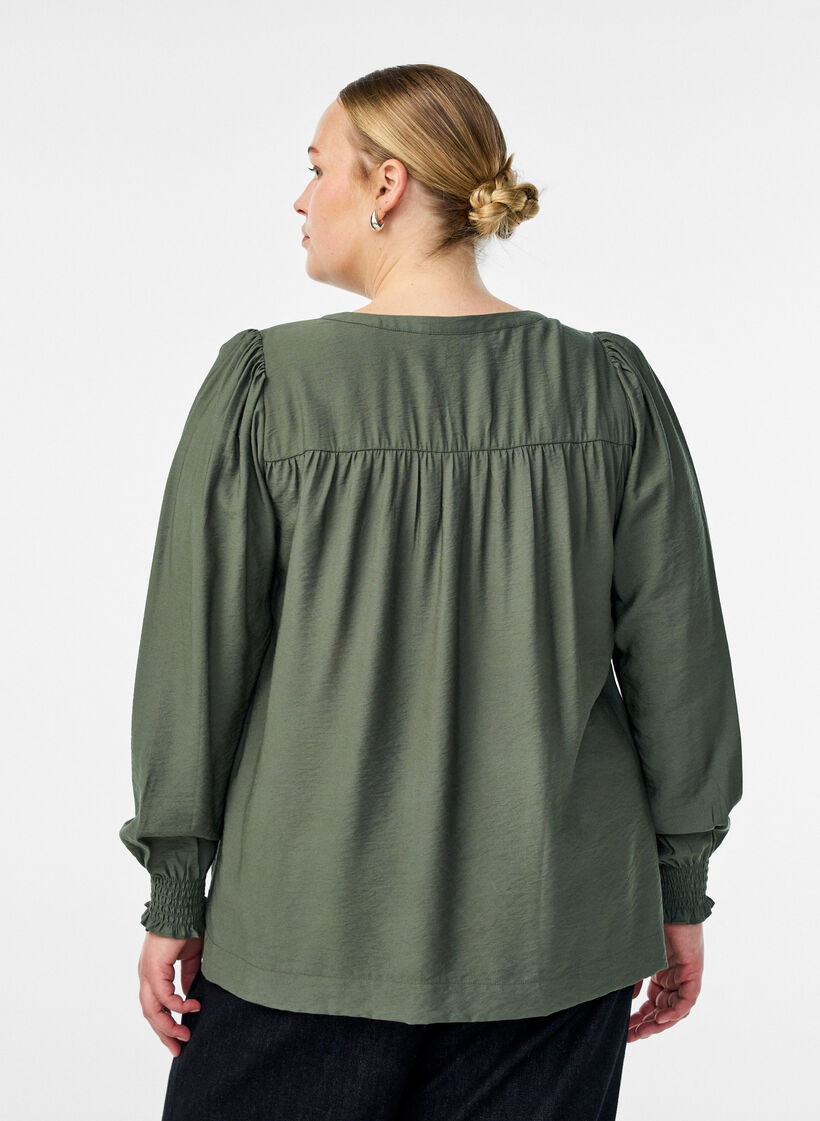 Blouse en viscose avec smock et d&eacute;tails fronc&eacute;s, Vert, Model image number 2