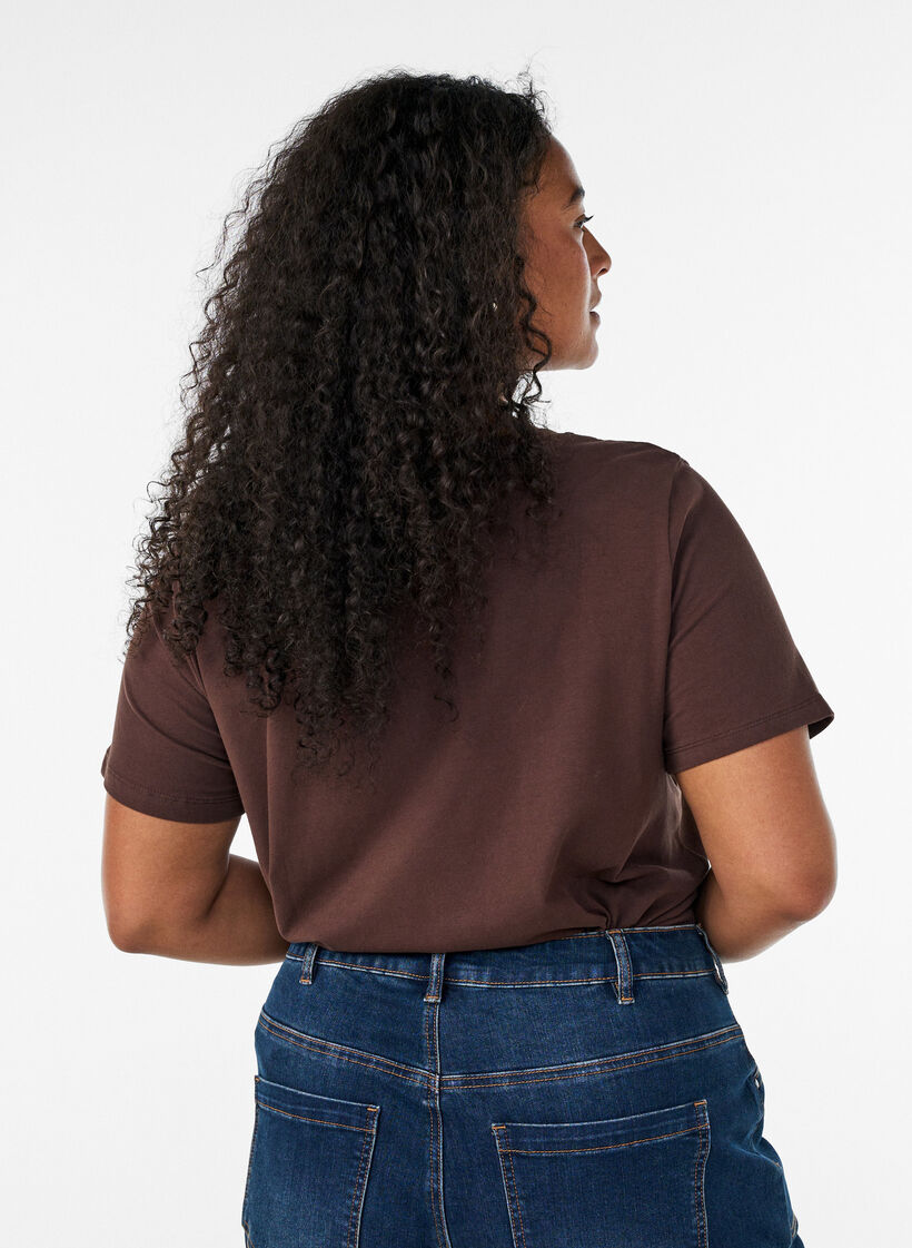Basic t-shirt in effen kleur met katoen, Bruin, Model image number 2