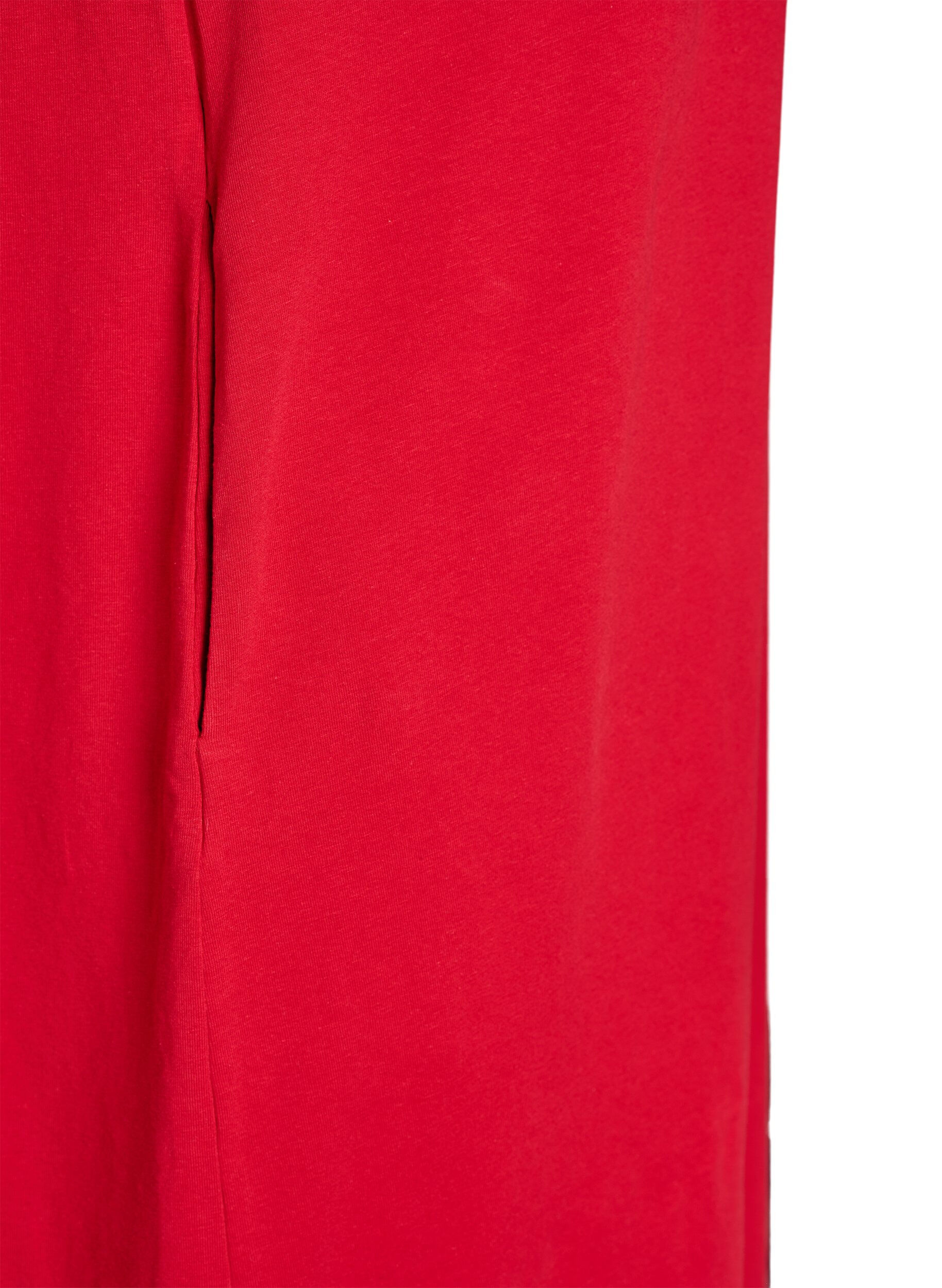 Zizzi Robe T-shirt midi avec col en V, Rouge, Packshot image number 4