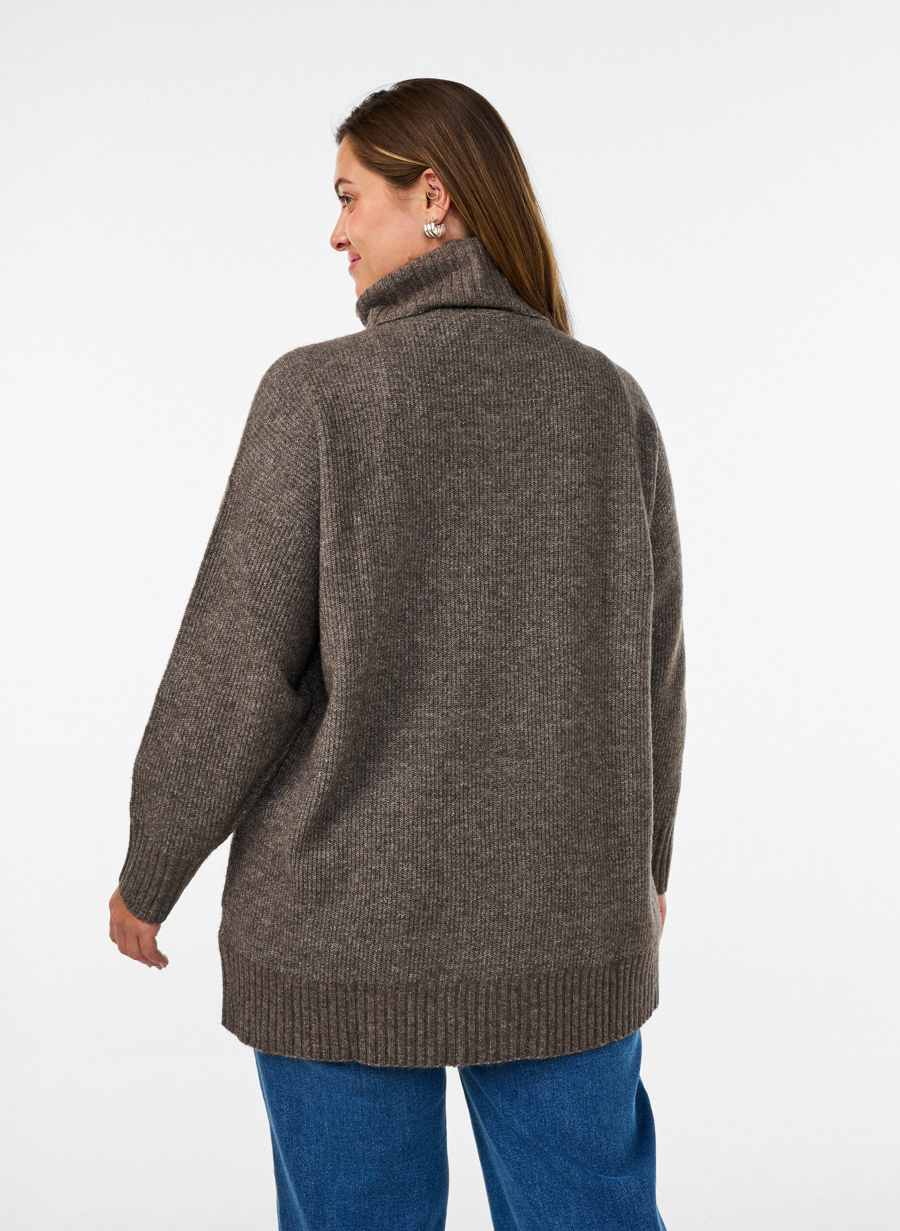 ZizziPull en maille l&acirc;che avec col roul&eacute;, Marron, Model image number 2