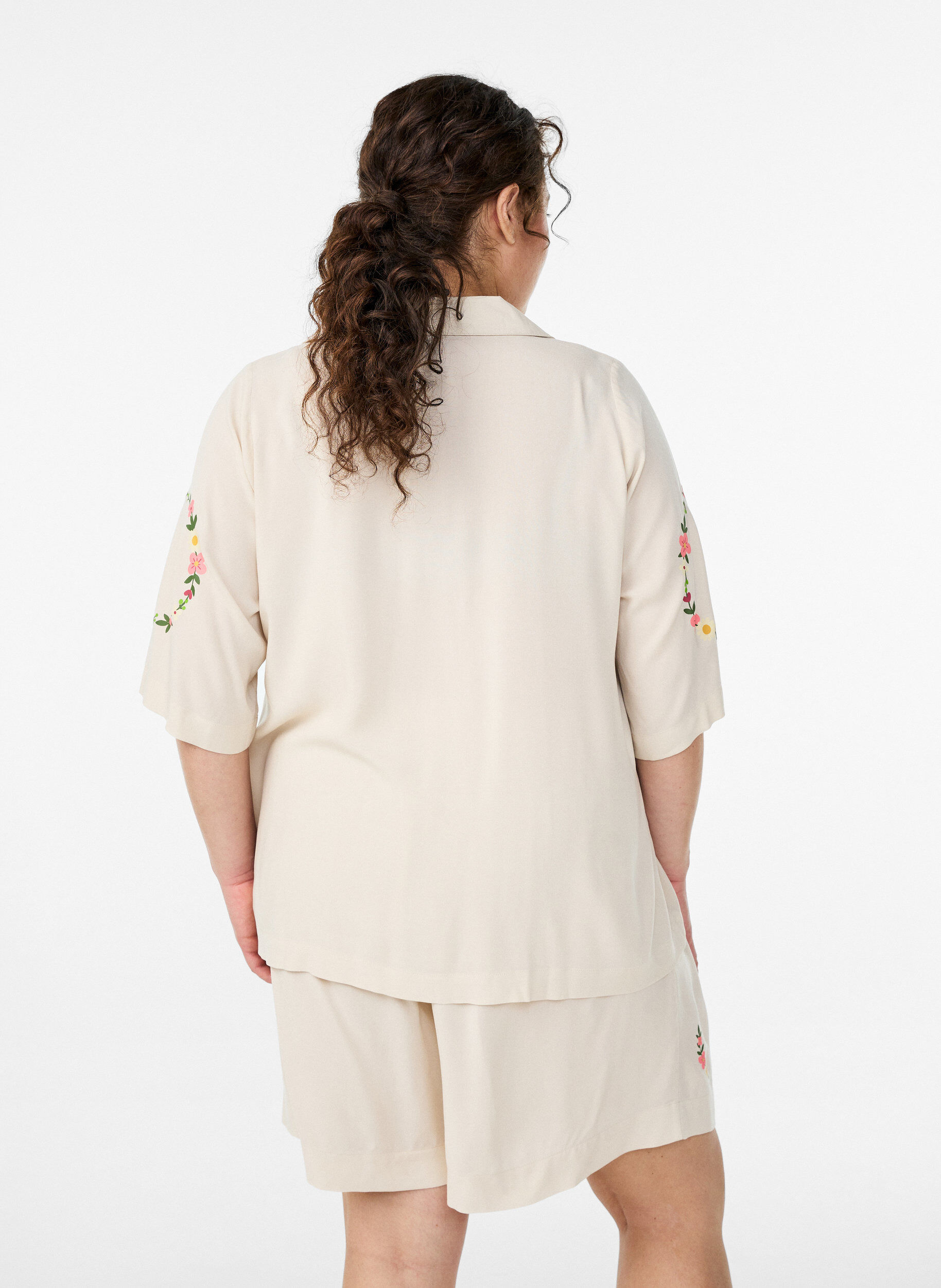 ZizziLosse pyjamashorts in viscose met een high waist, Beige, Model image number 2