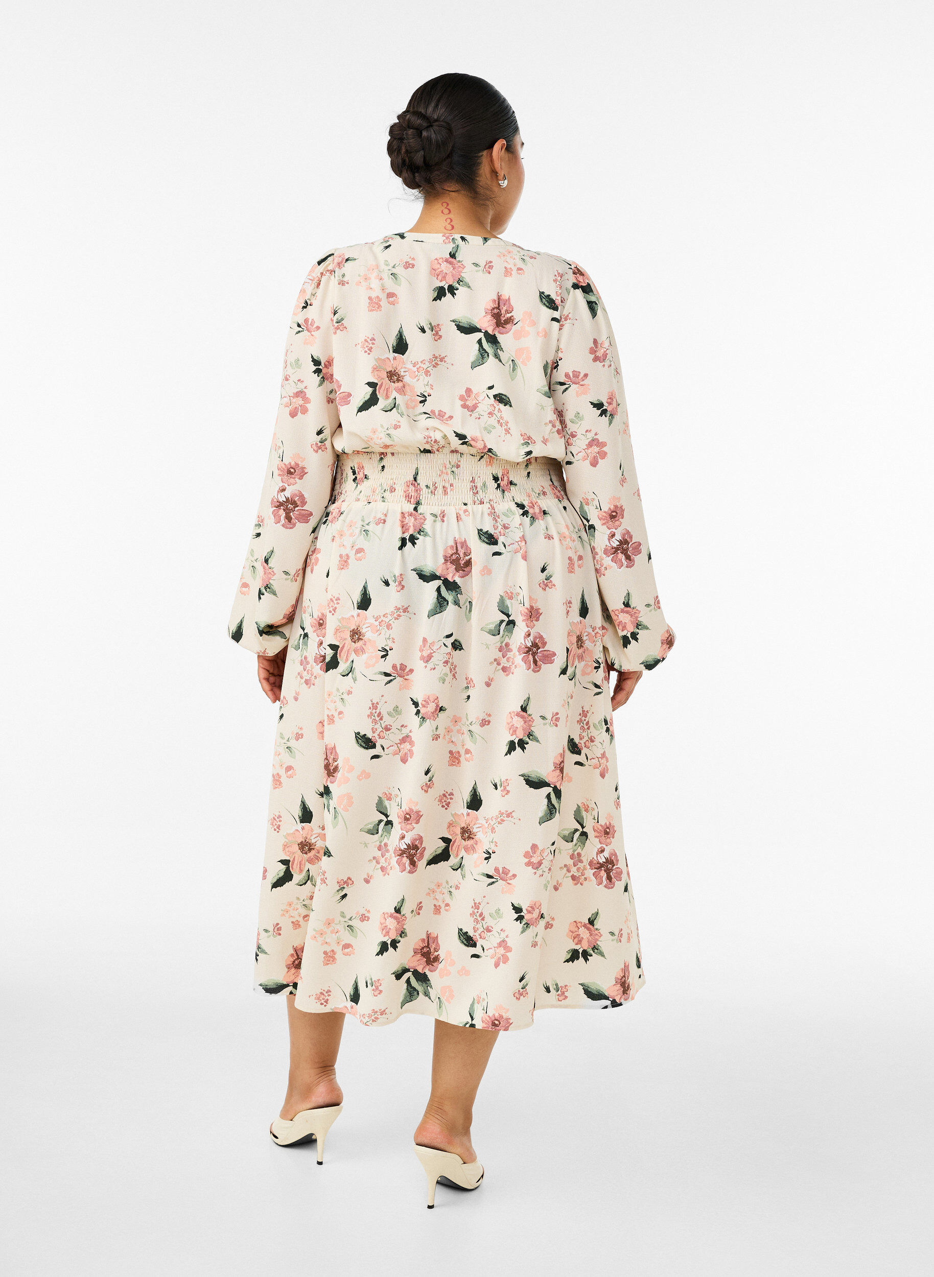 ZizziRobe midi avec smocks et boutons d&eacute;coratifs, Beige, Model image number 1