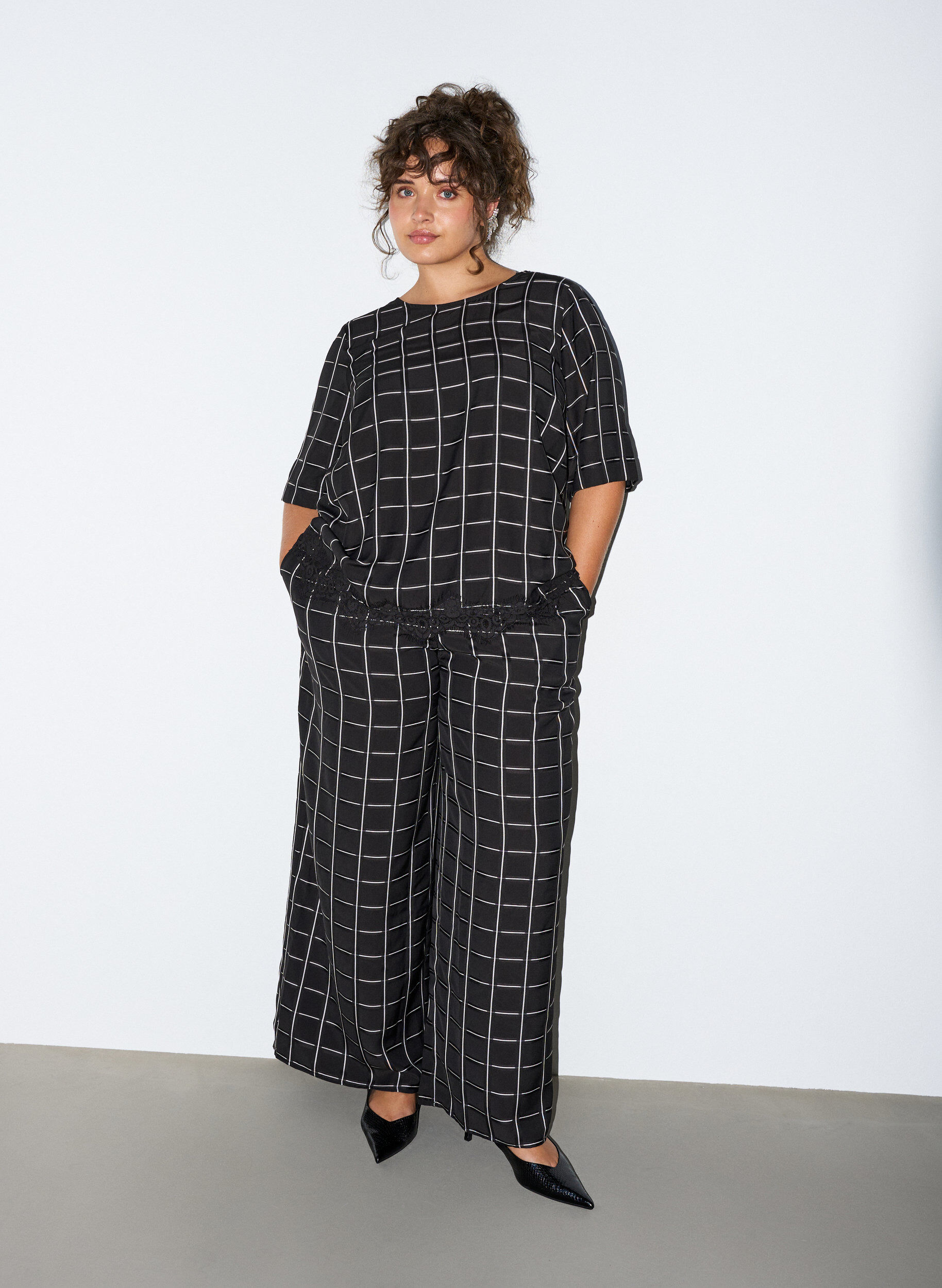 ZizziBlouse met ruitjes, kanten afwerking en ellebooglange mouwen, Zwart, Model image number 1