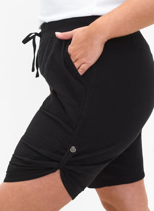 Short en coton ample avec poches, Black, Model image number 2