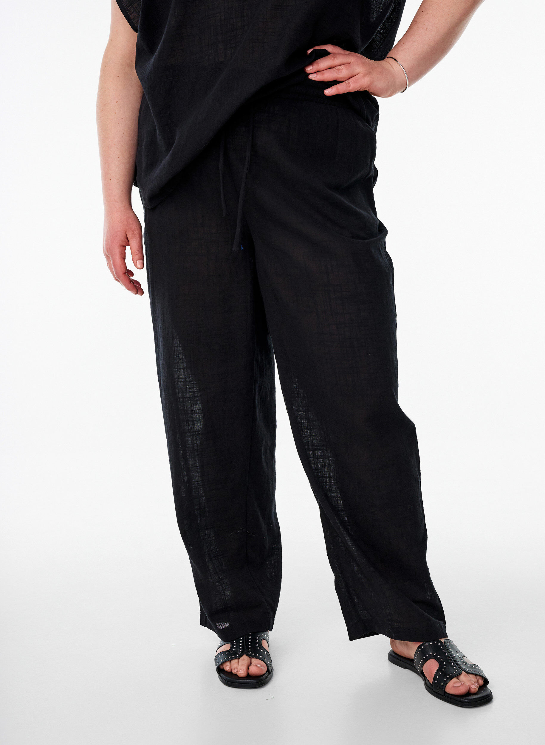 ZizziFLASH - Broek met rechte pijpen en een hoge taille, Zwart, Model image number 2