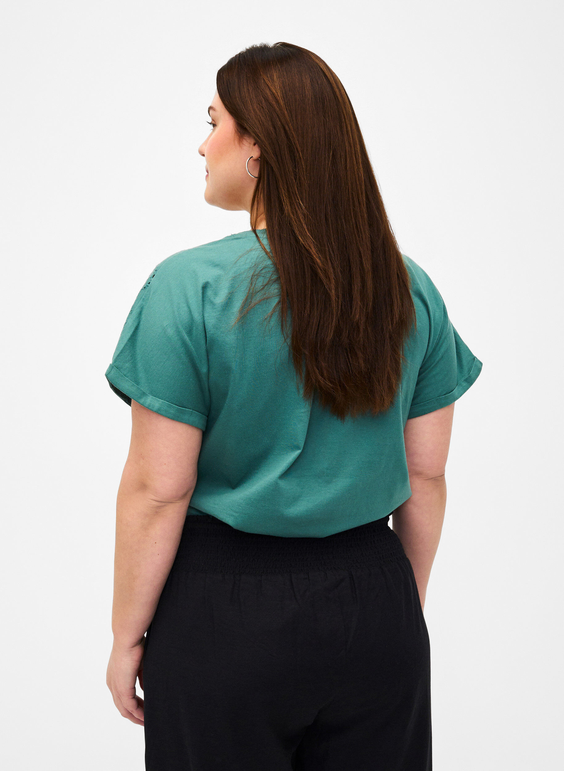 Zizzi T-shirt en coton biologique avec broderie anglaise, Sea Pine, Model image number 1