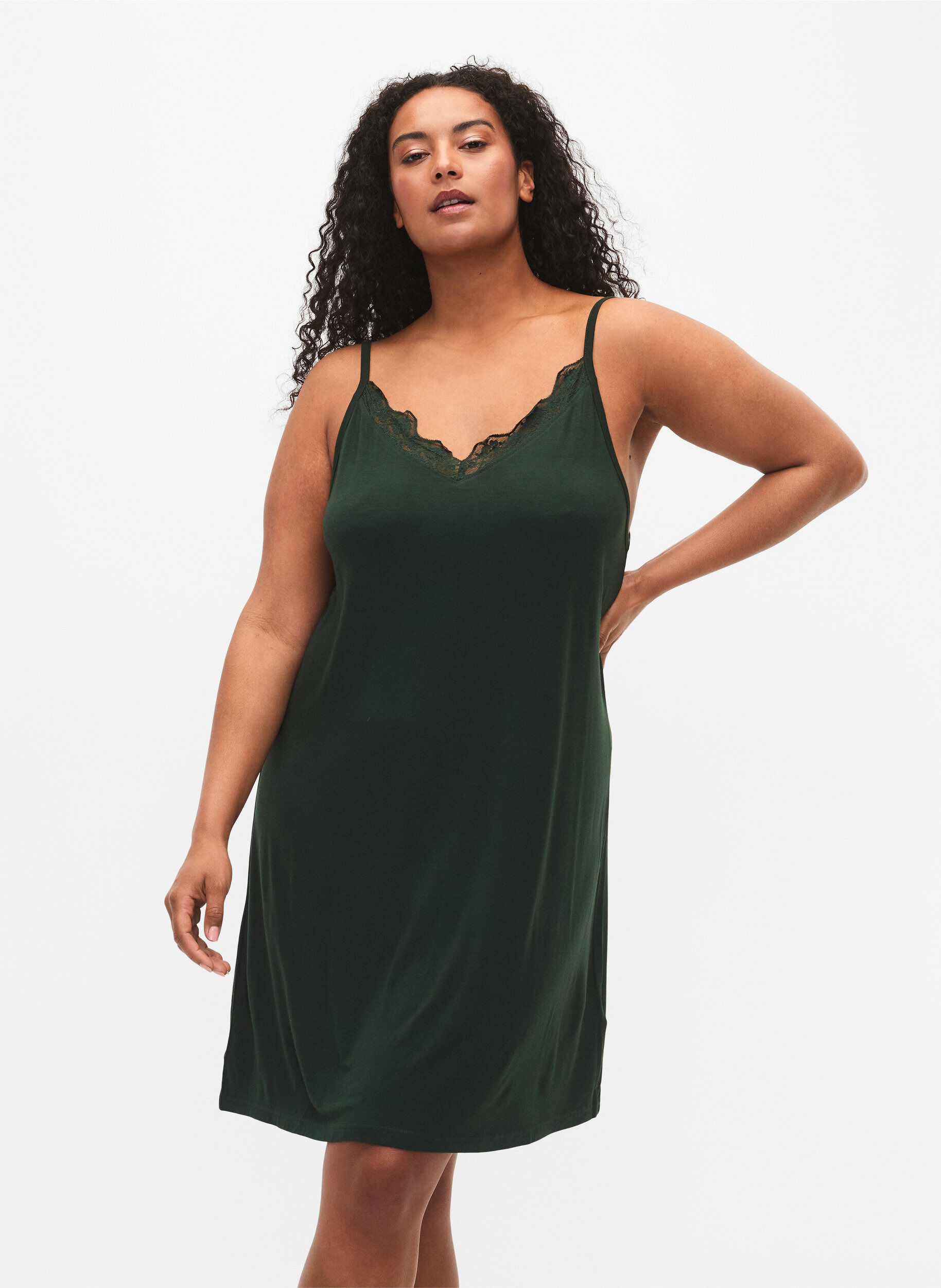 ZizziChemise de nuit avec bord dentelle en viscose, Vert fonc&eacute;, Model image number 0