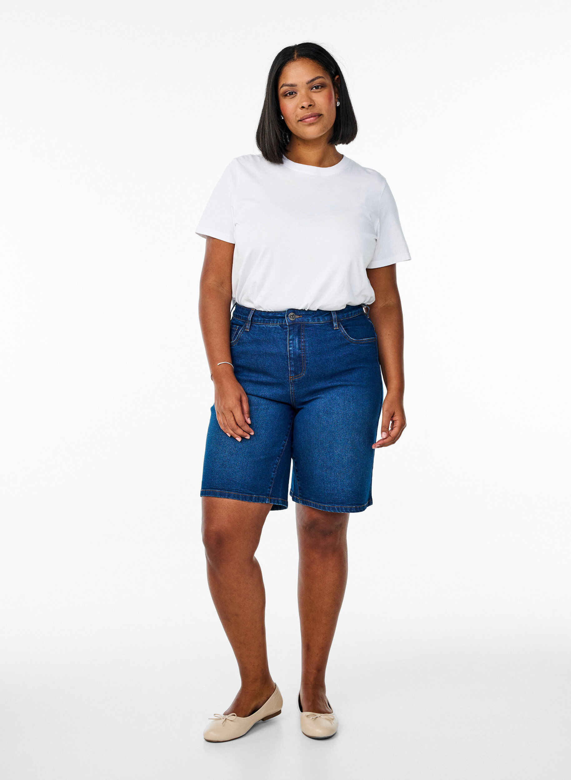 Zizzi Short en jean ample &agrave; taille haute, Bleu, Model image number 1