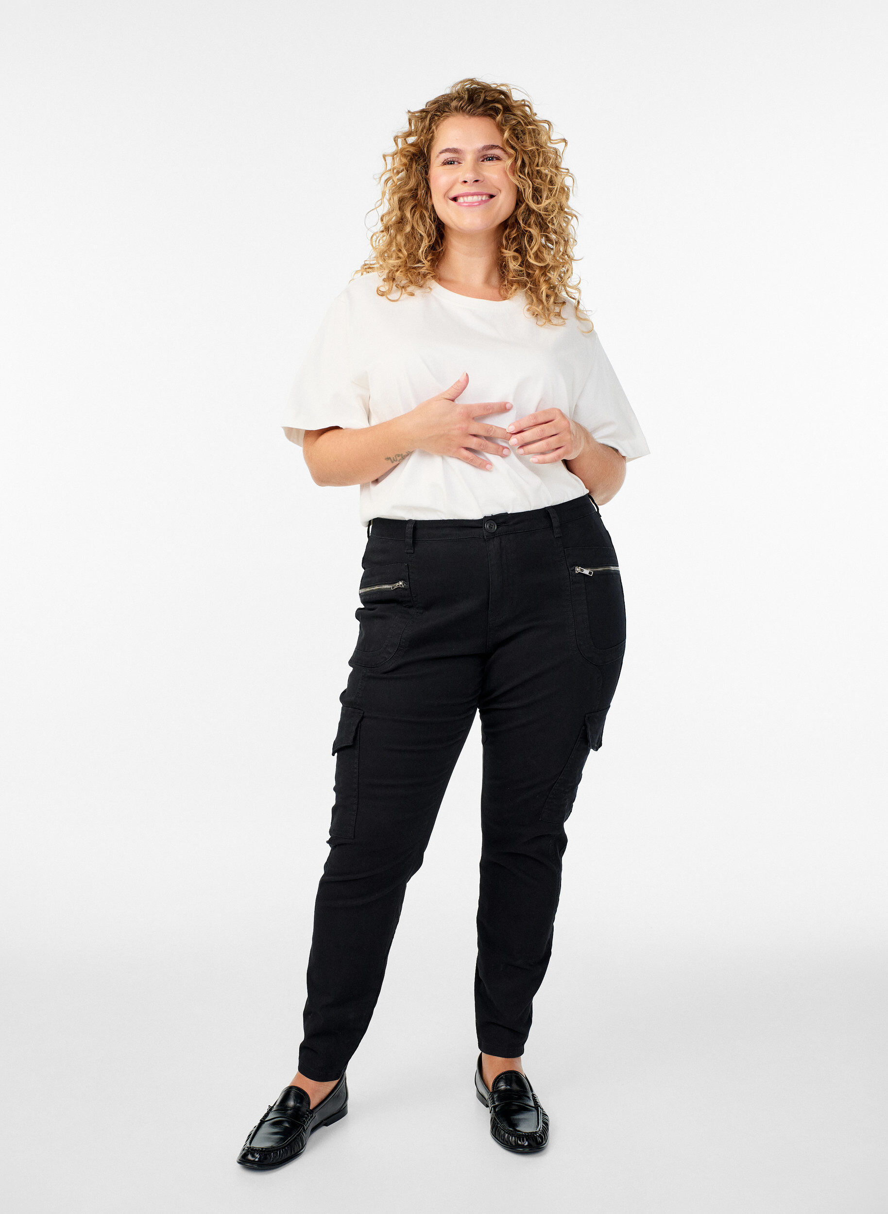 Strakke pasvorm broek met cargozakken, Zwart, Model