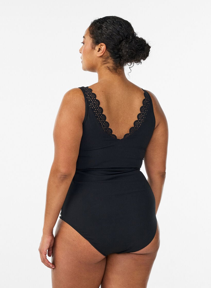 Maillot de bain avec haut rembourr&eacute; et d&eacute;coupe dans le dos, Noir, Model image number 1