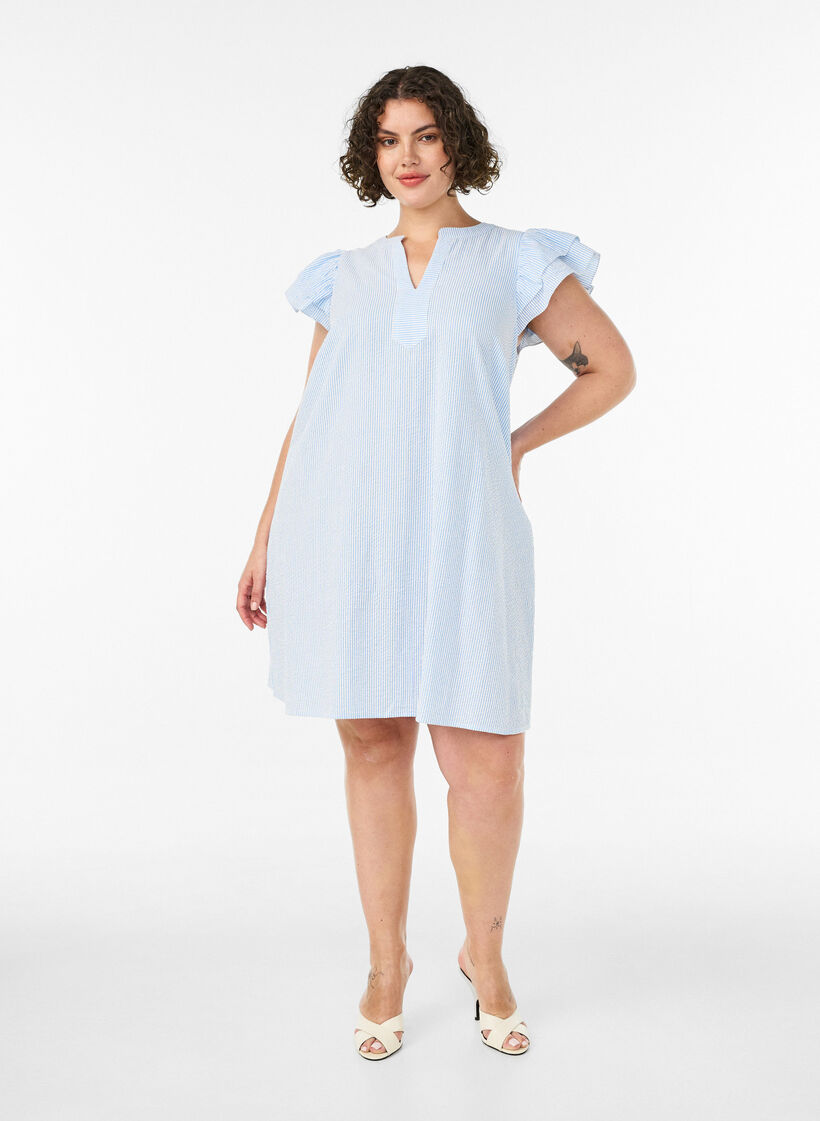 Robe ray&eacute;e en coton avec volants et coupe &eacute;vas&eacute;e, Bleu Clair, Model image number 1