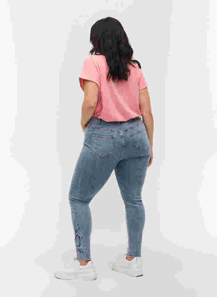 Cropped Amy jeans met strikjes, Light blue, Model image number 1
