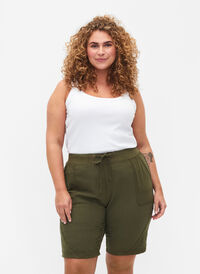 Short en coton ample avec poches, Ivy Green, Model