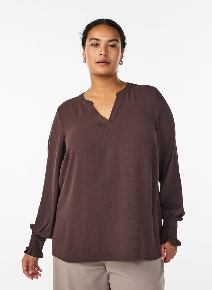 Blouse avec poignets smock&eacute;s et col en V, Marron, Model image number 0