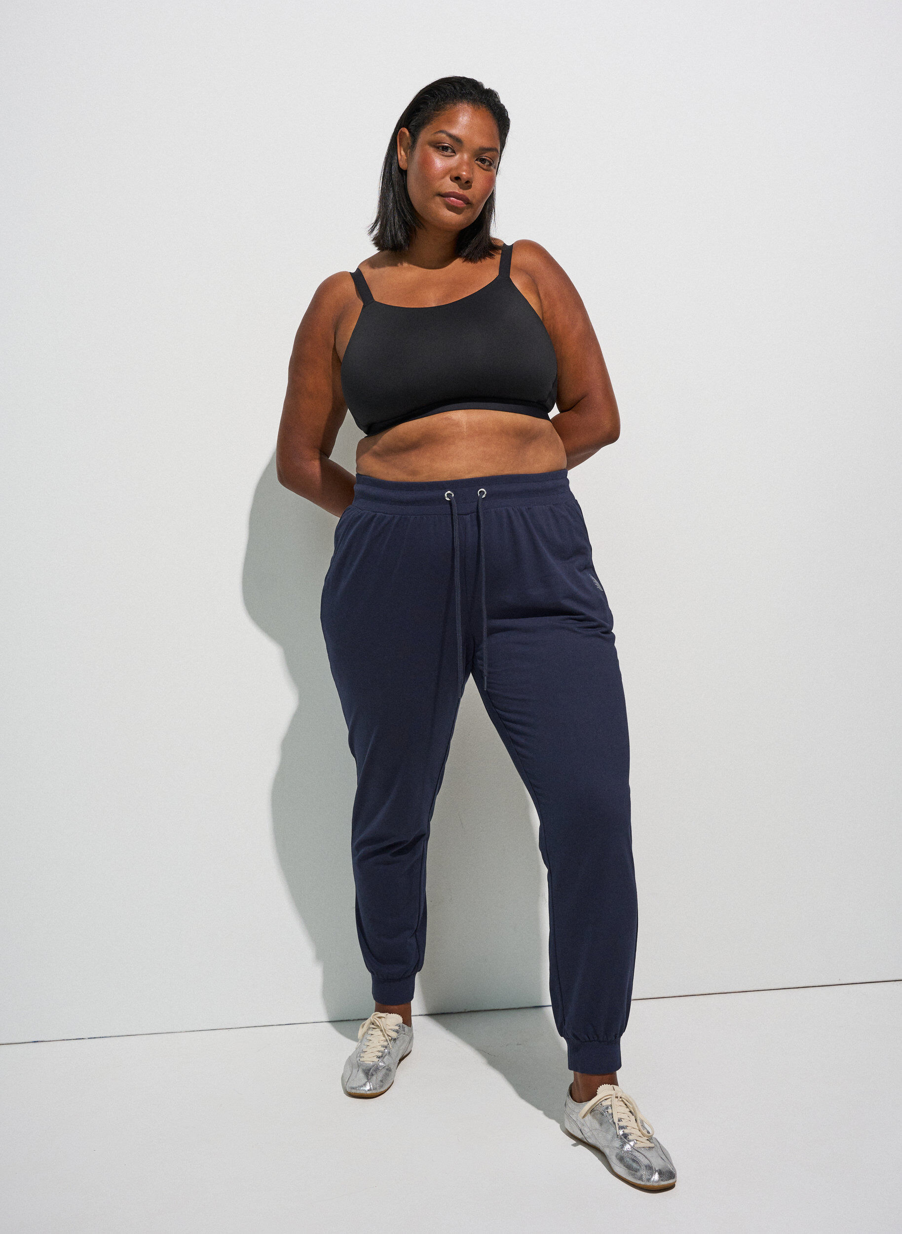 ZizziPantalon de sport ample avec des poches, Bleu, Model image number 1