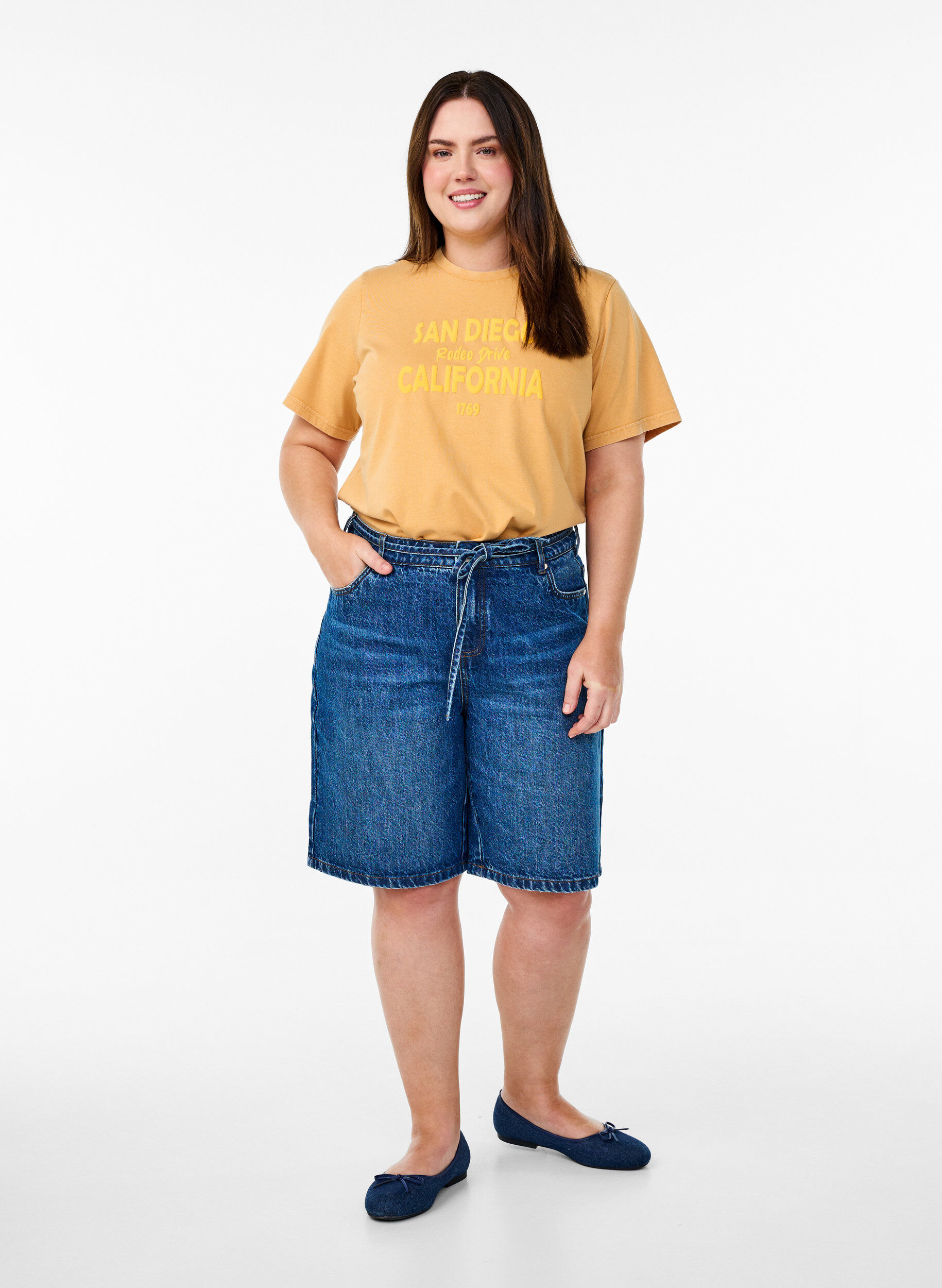 ZizziT-shirt in biologisch katoen met een coole print, Geel, Model image number 1