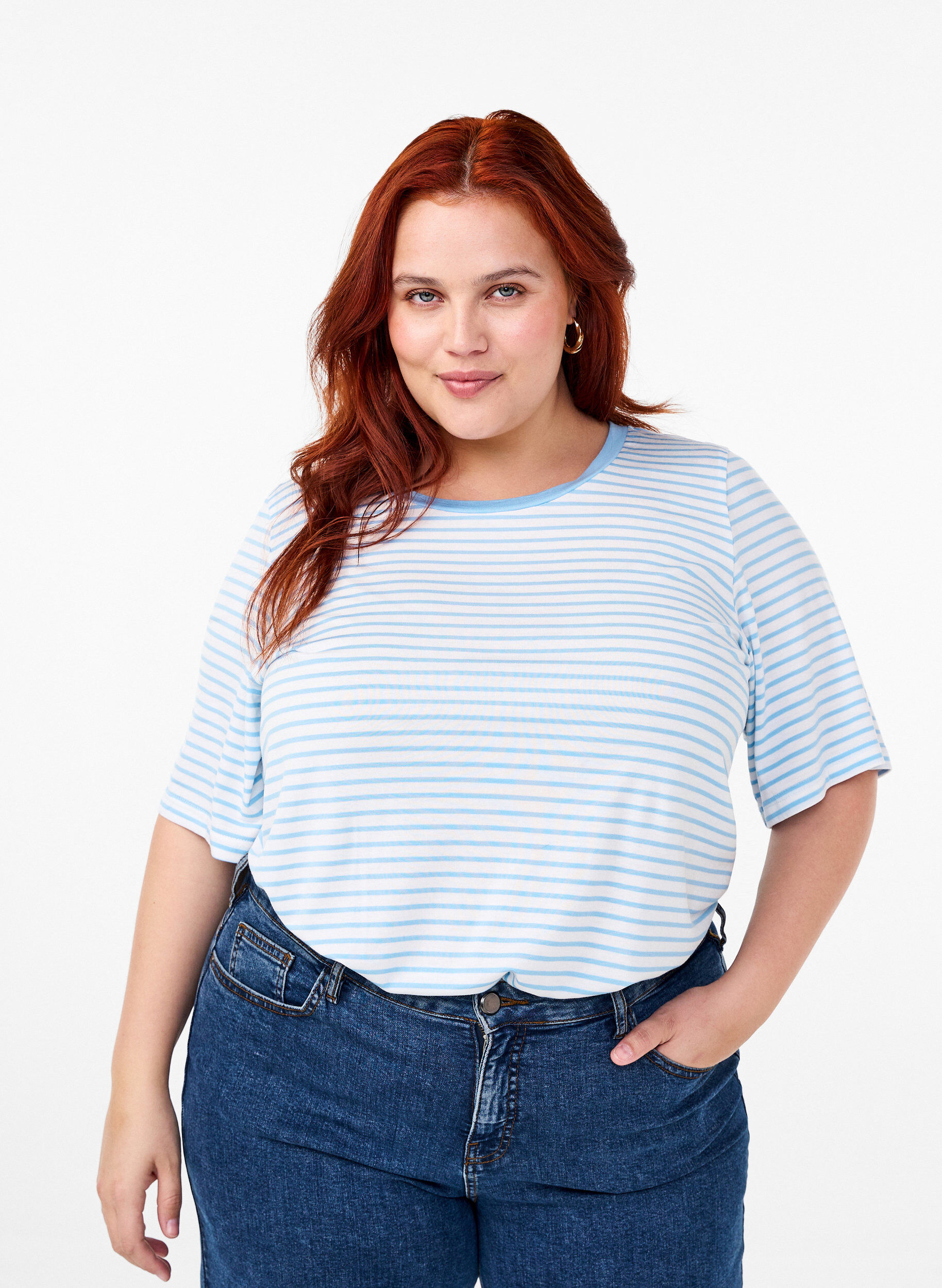 Zizzi T-shirt ray&eacute; en Lyocell &agrave; col rond, Bleu Clair, Model image number 0