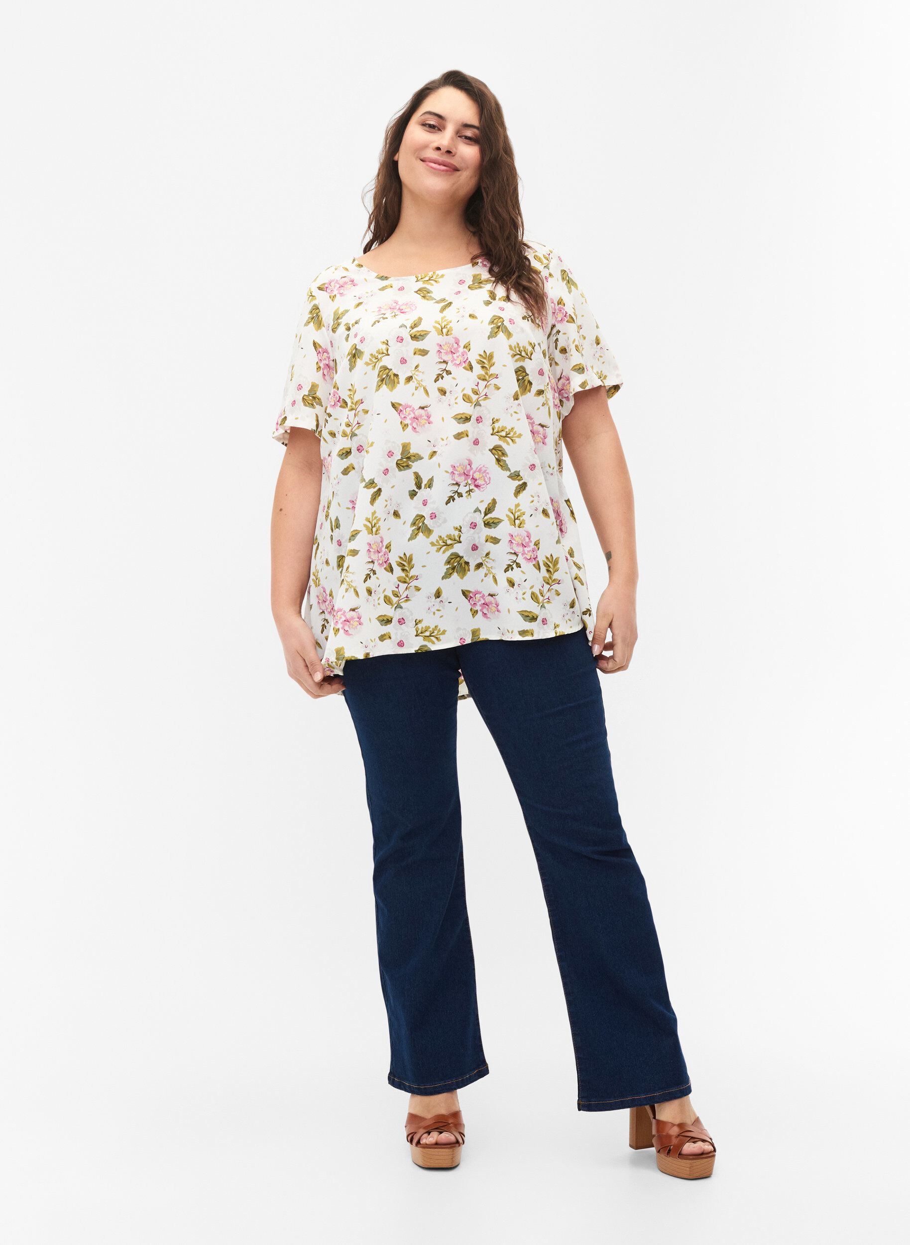 Zizzi	 FLASH - Blouse met korte mouwen en print, Off White Flower, Model image number 2