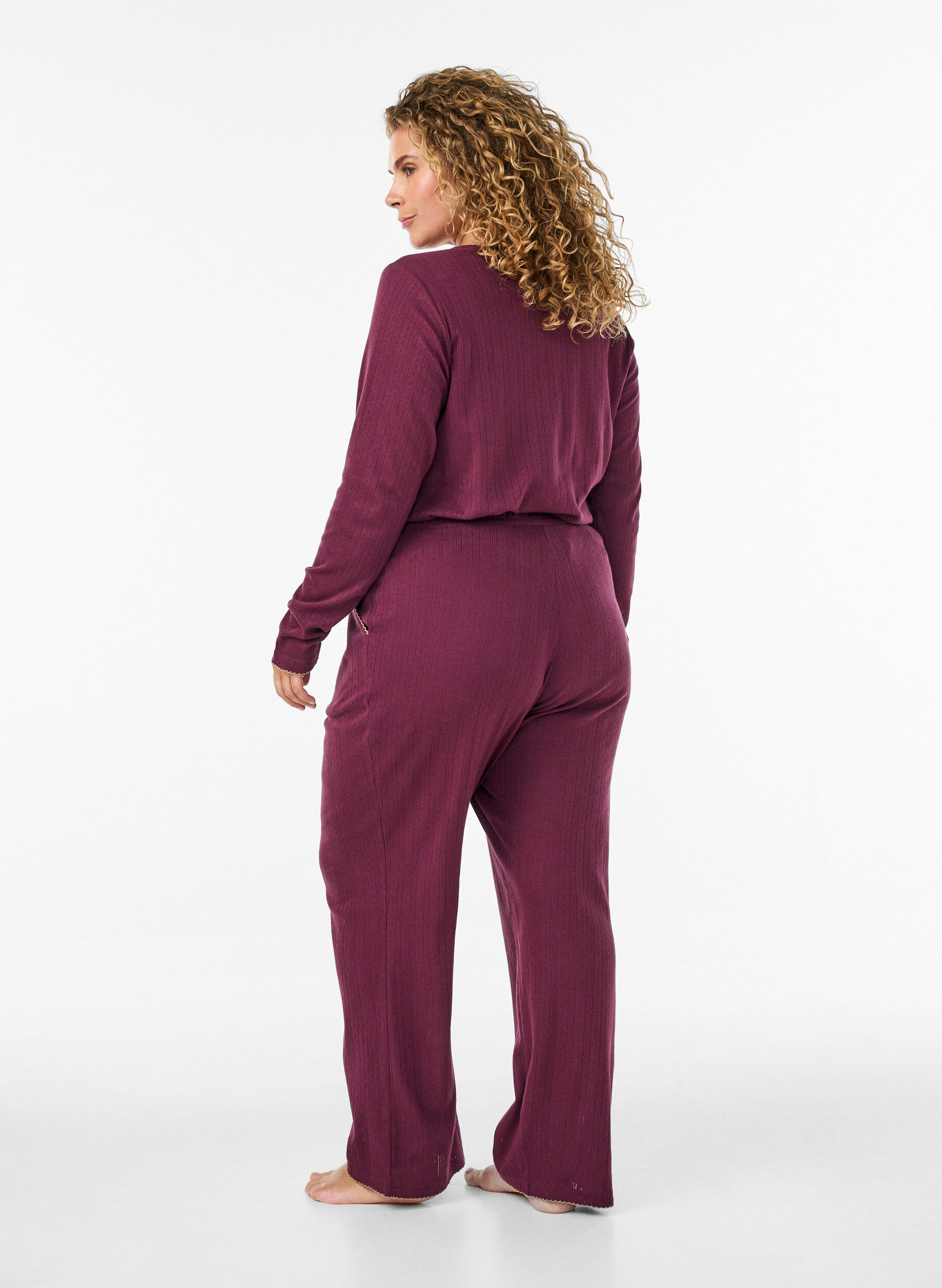 ZizziBas de pyjama en coton biologique avec broderie ajour&eacute;e, Bordeaux fonc&eacute;, Model image number 1