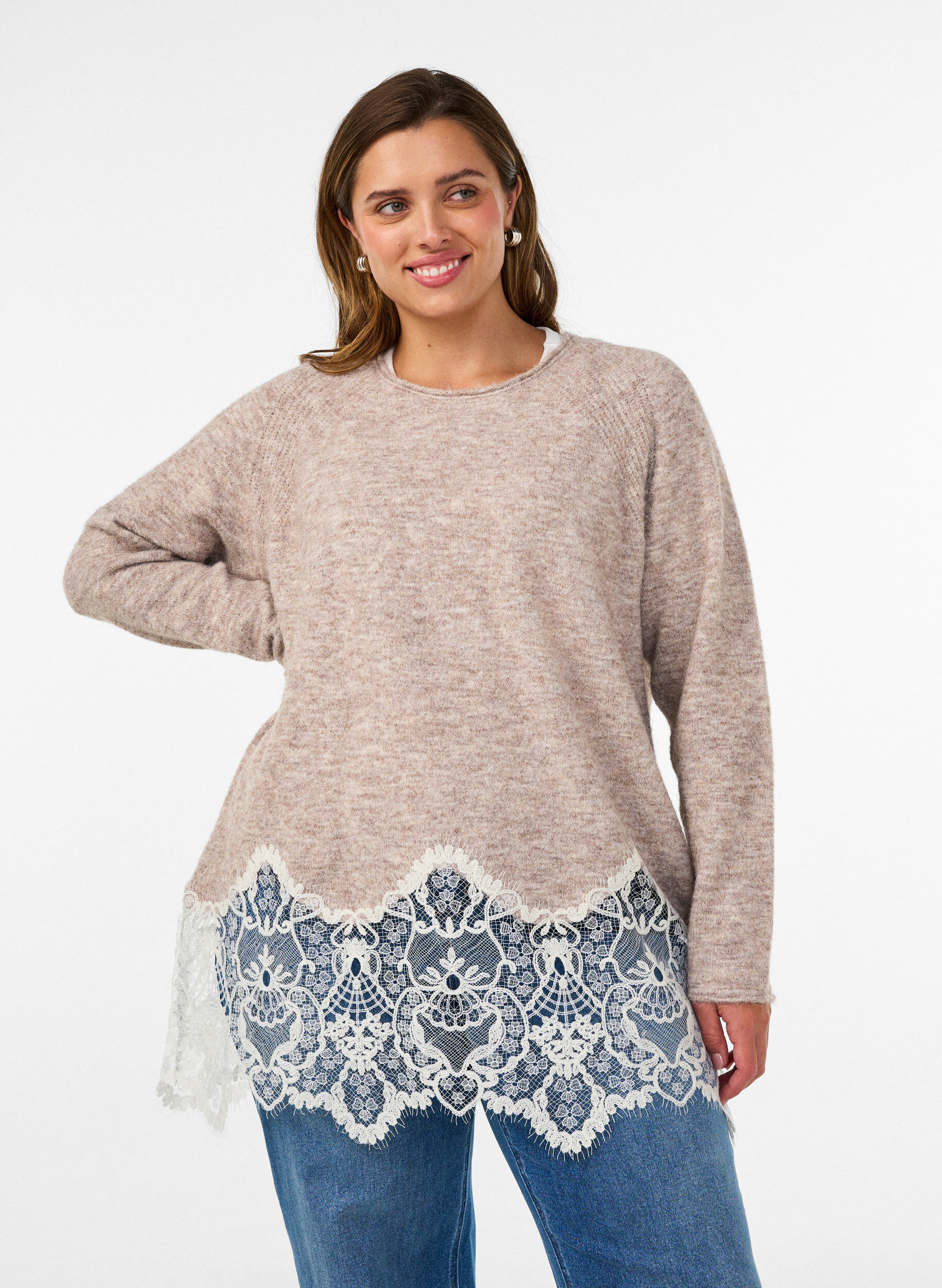 Pull en maille &agrave; manches raglan et large bordure en dentelle, Beige, Model