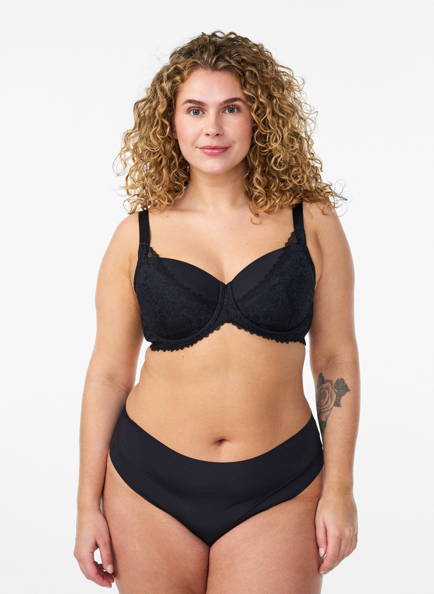 Zizzi Soutien-gorge rembourr&eacute; avec dentelle, Noir, Model image number 1