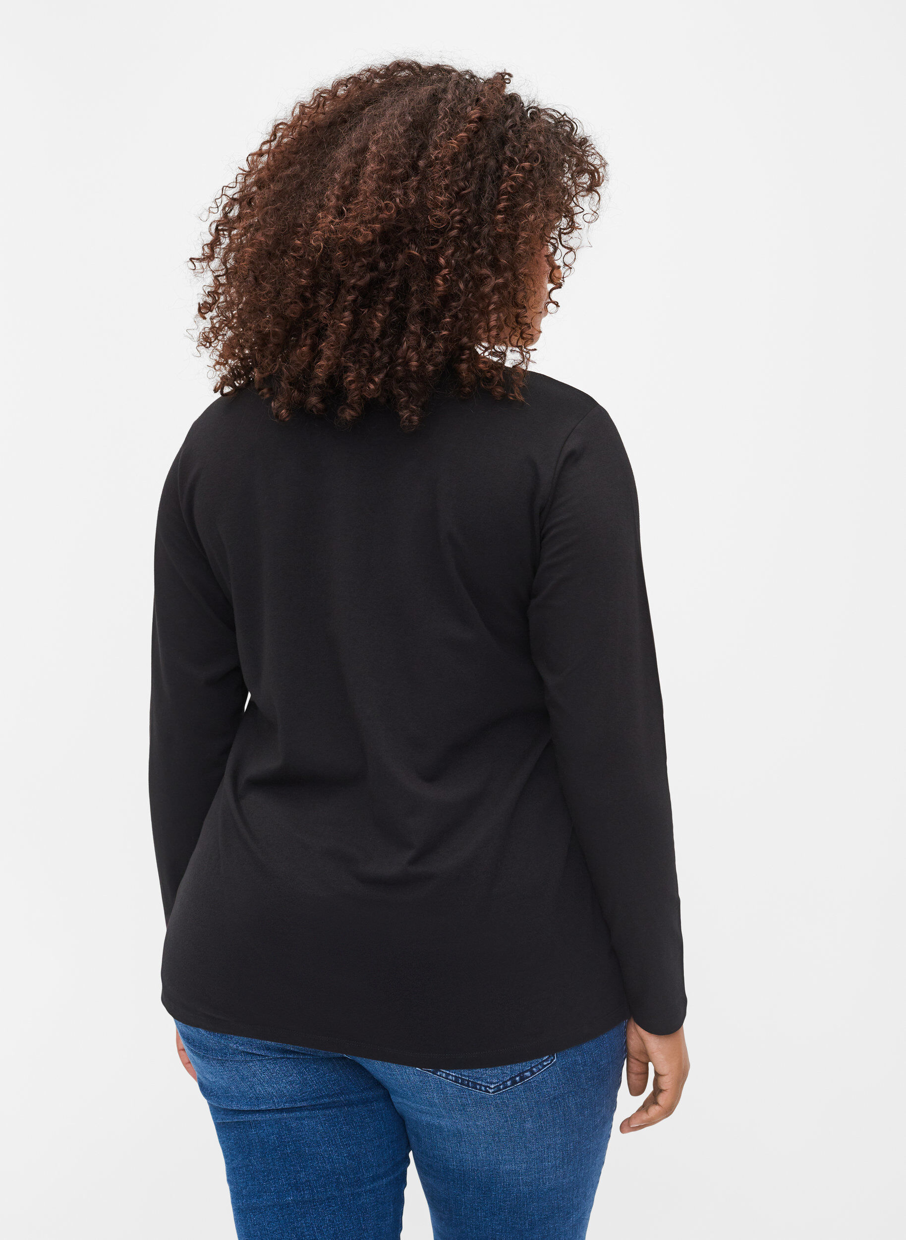 Zizzi Top basique uni en coton, Solid Black, Model image number 1