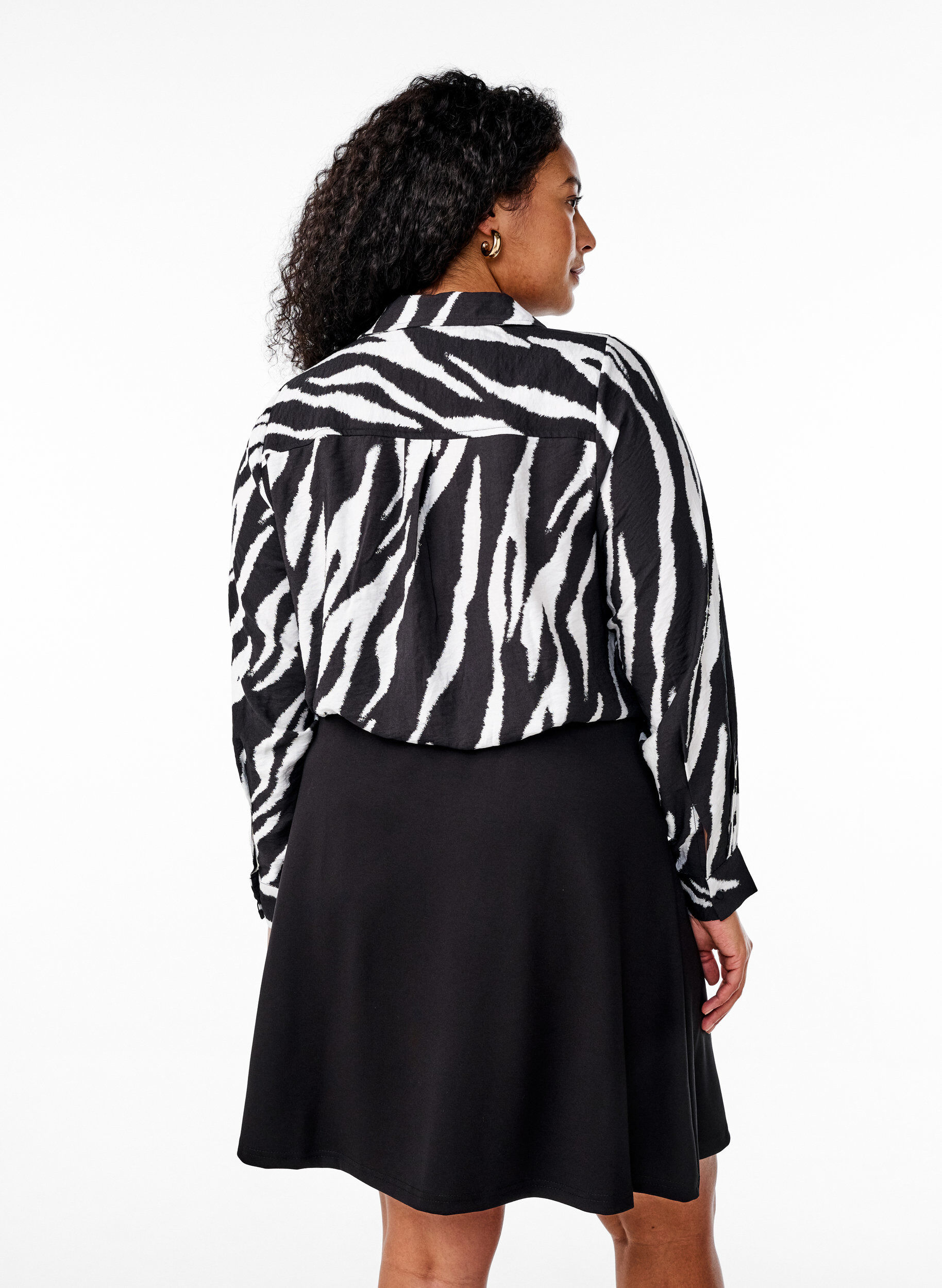 ZizziSkaterrok in viscose, Zwart, Model image number 1