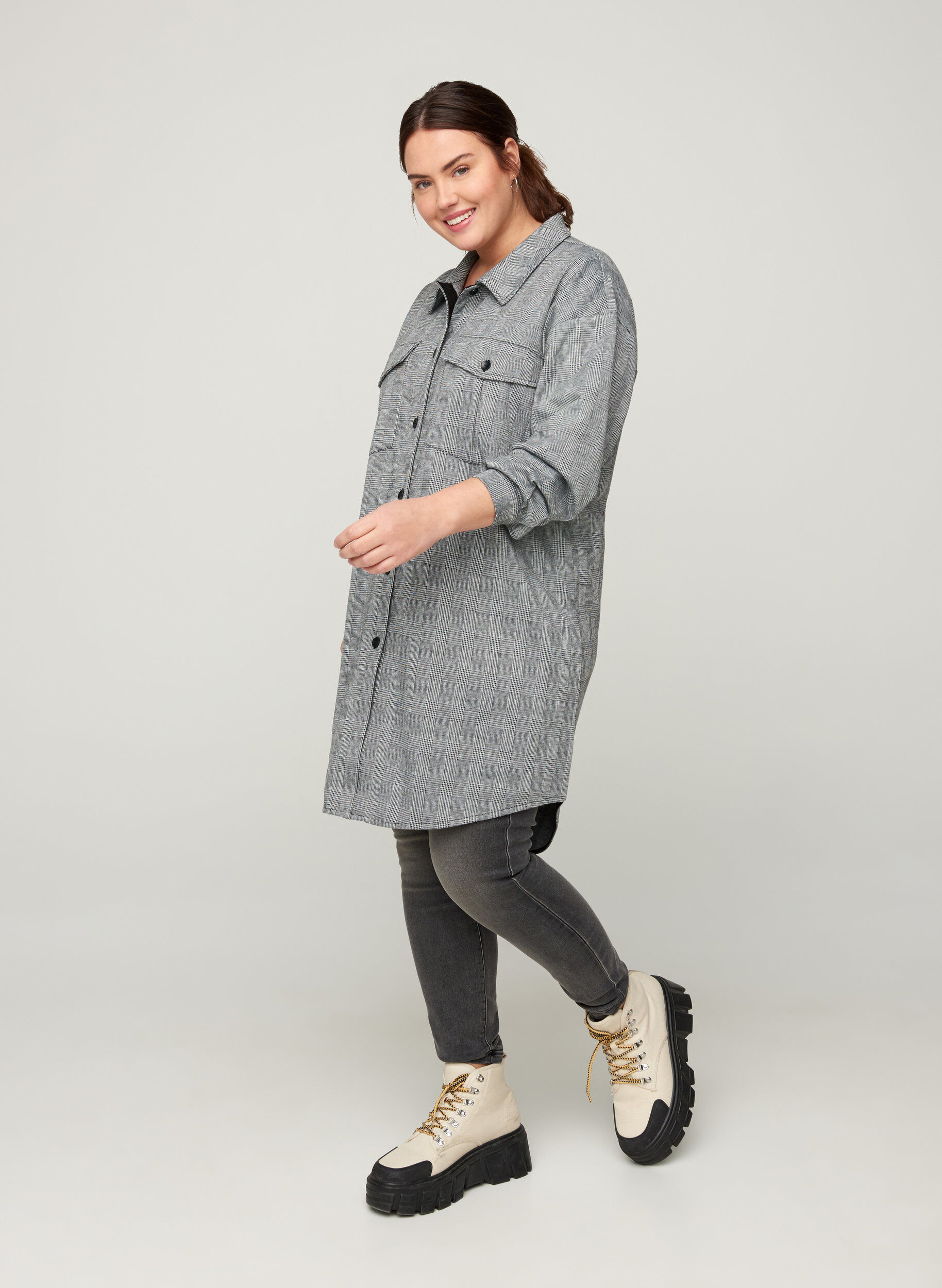 ZizziLange geruite blouse met borstzakken, Black Check , Model image number 2